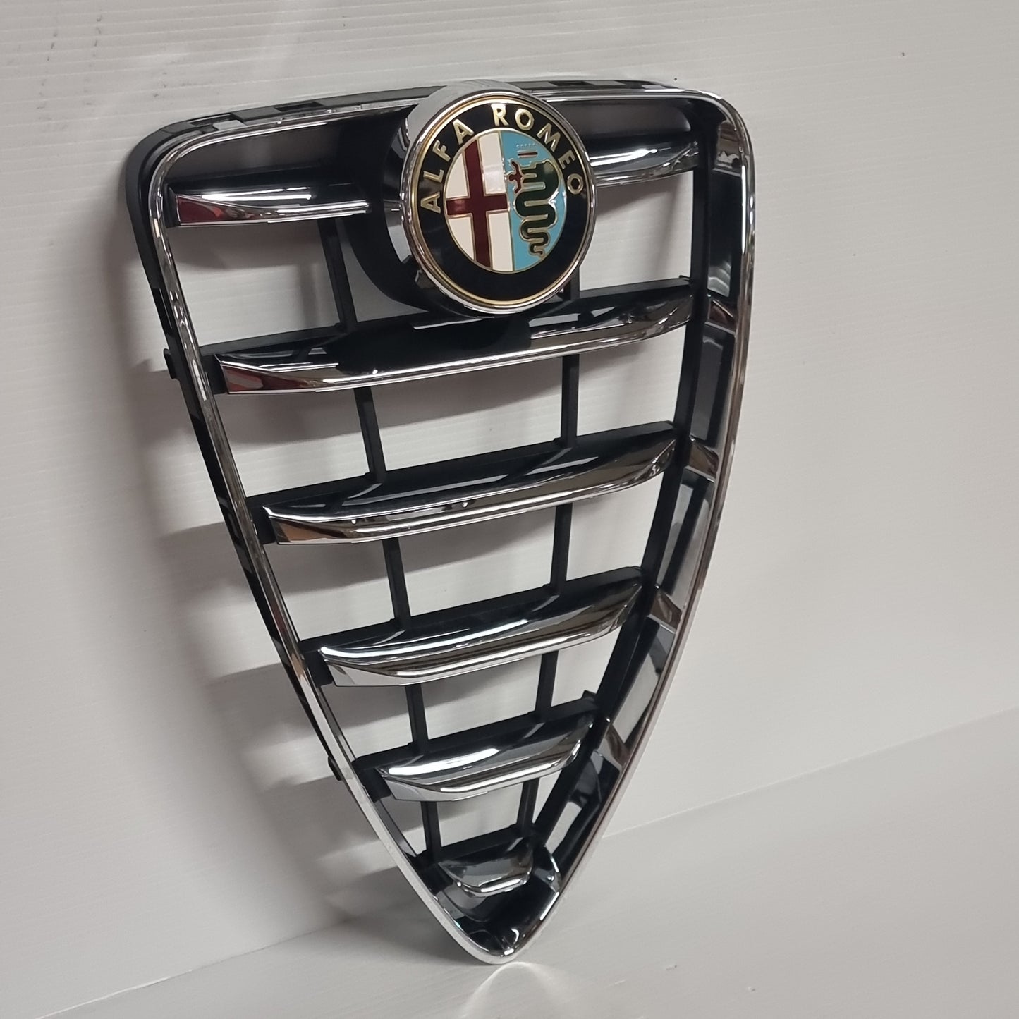 Radiator Grille - Alfa Romeo Mito Cloverleaf | 156102092