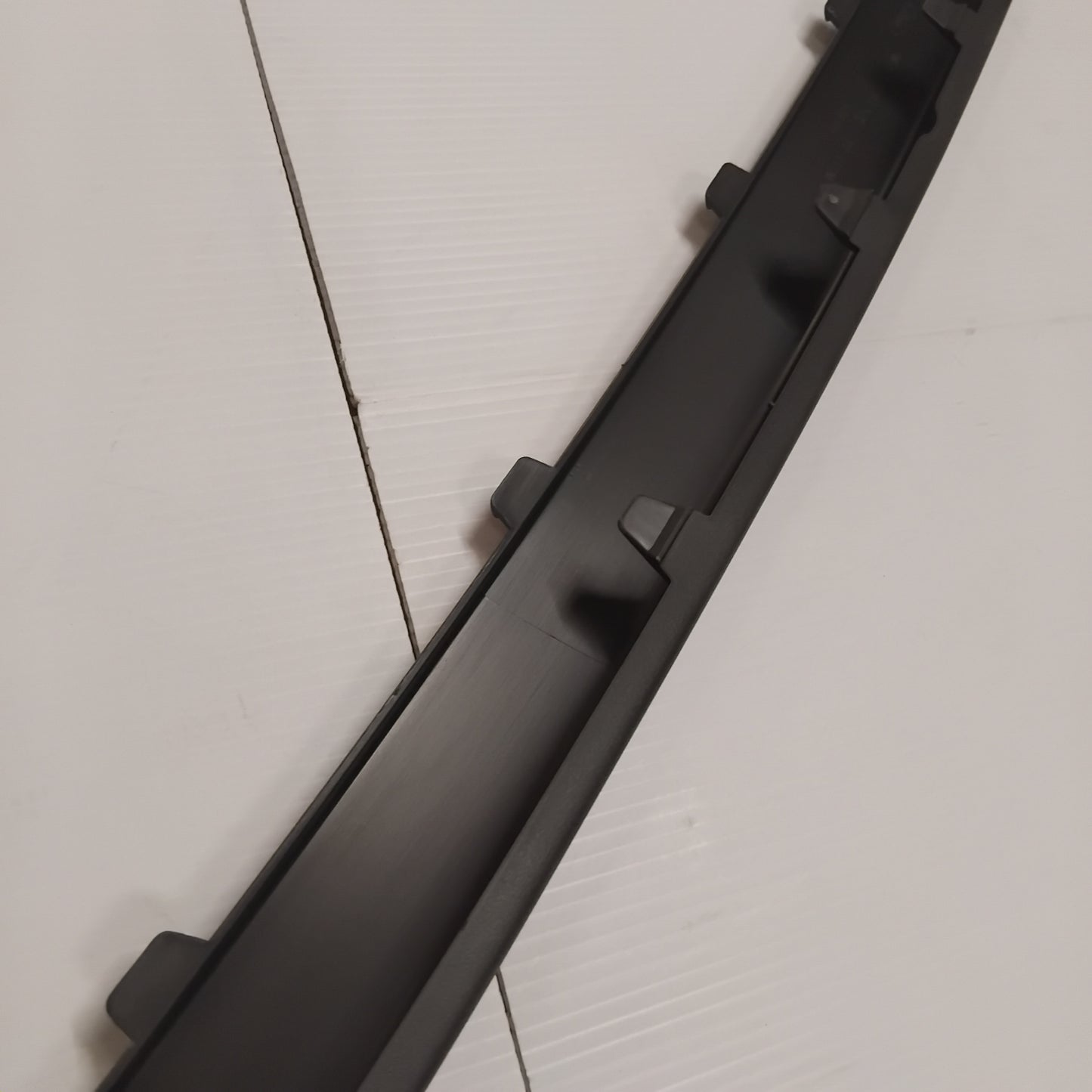 Genuine Rear Bumper Moulding - Ford Focus 2004-2008 | 1356654