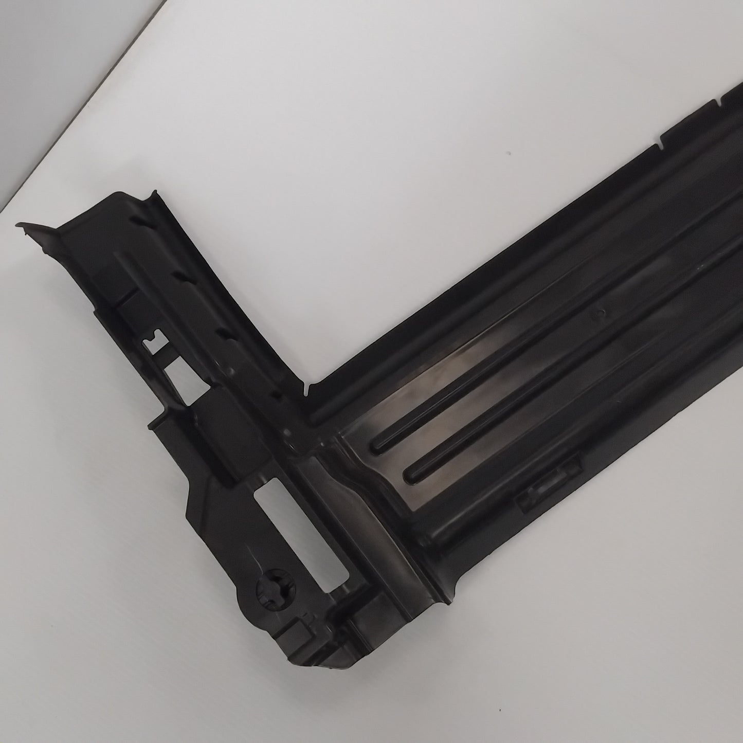 Genuine Radiator Air Guide - Volvo V40 | 31294096