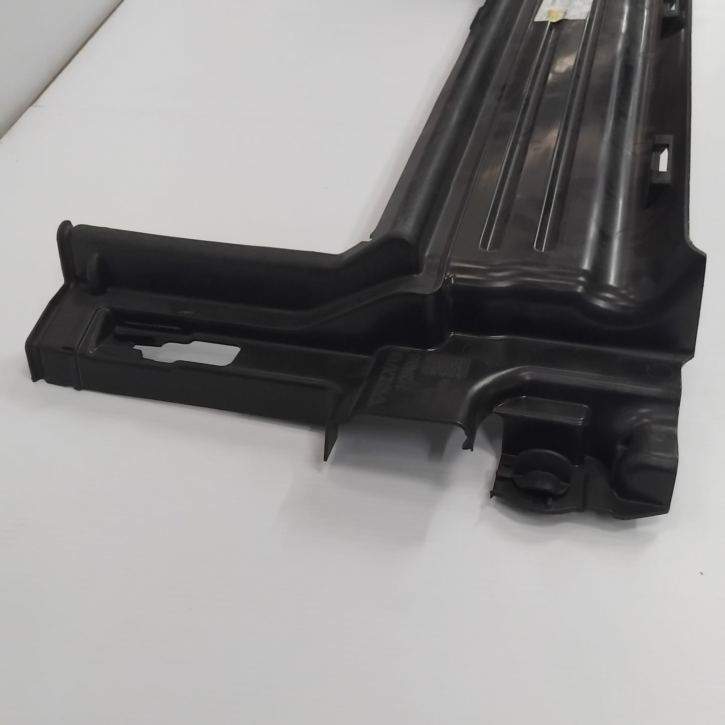 Genuine Radiator Air Guide - Volvo V40 | 31294096