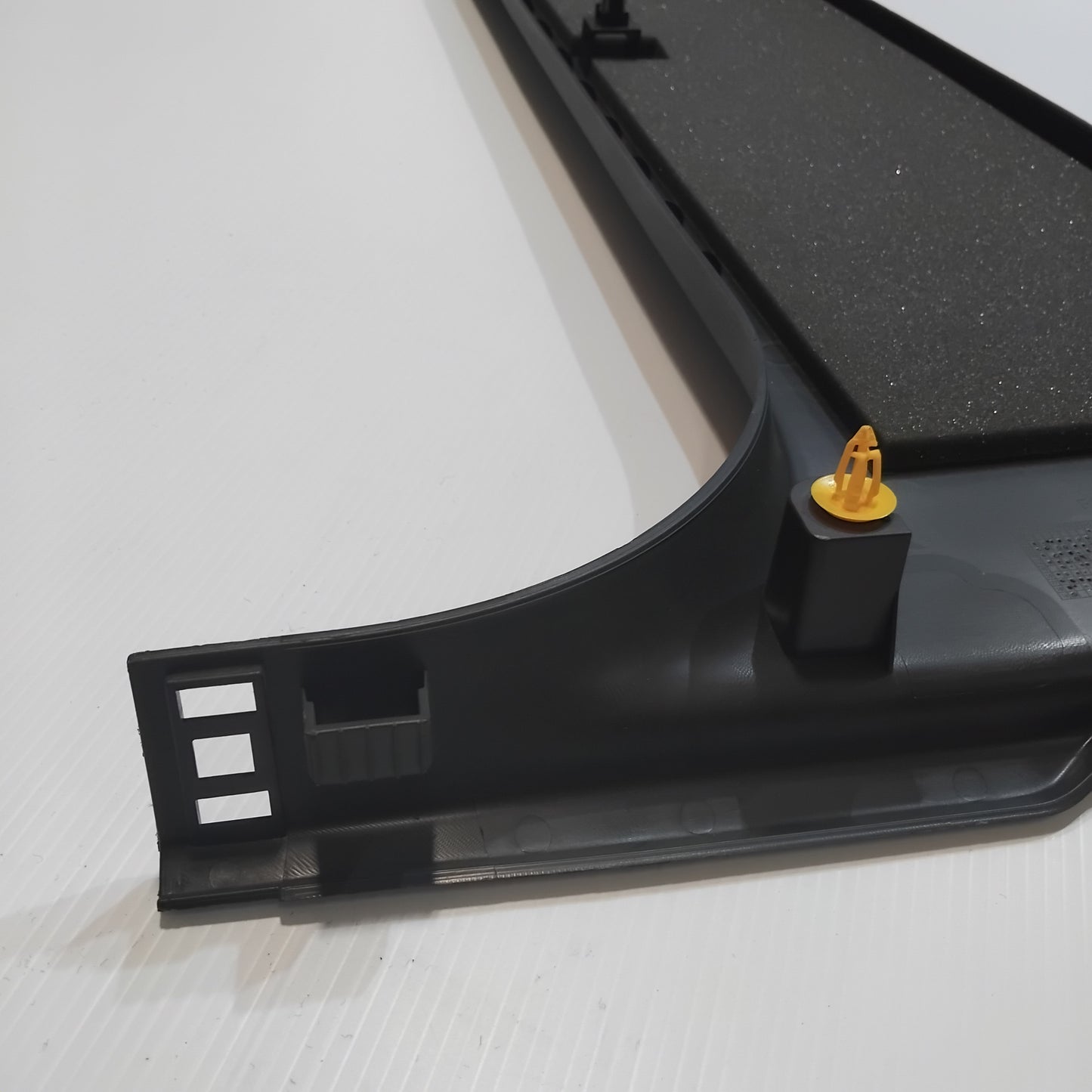 Genuine Ford Trim - "B" Pillar | 1725746