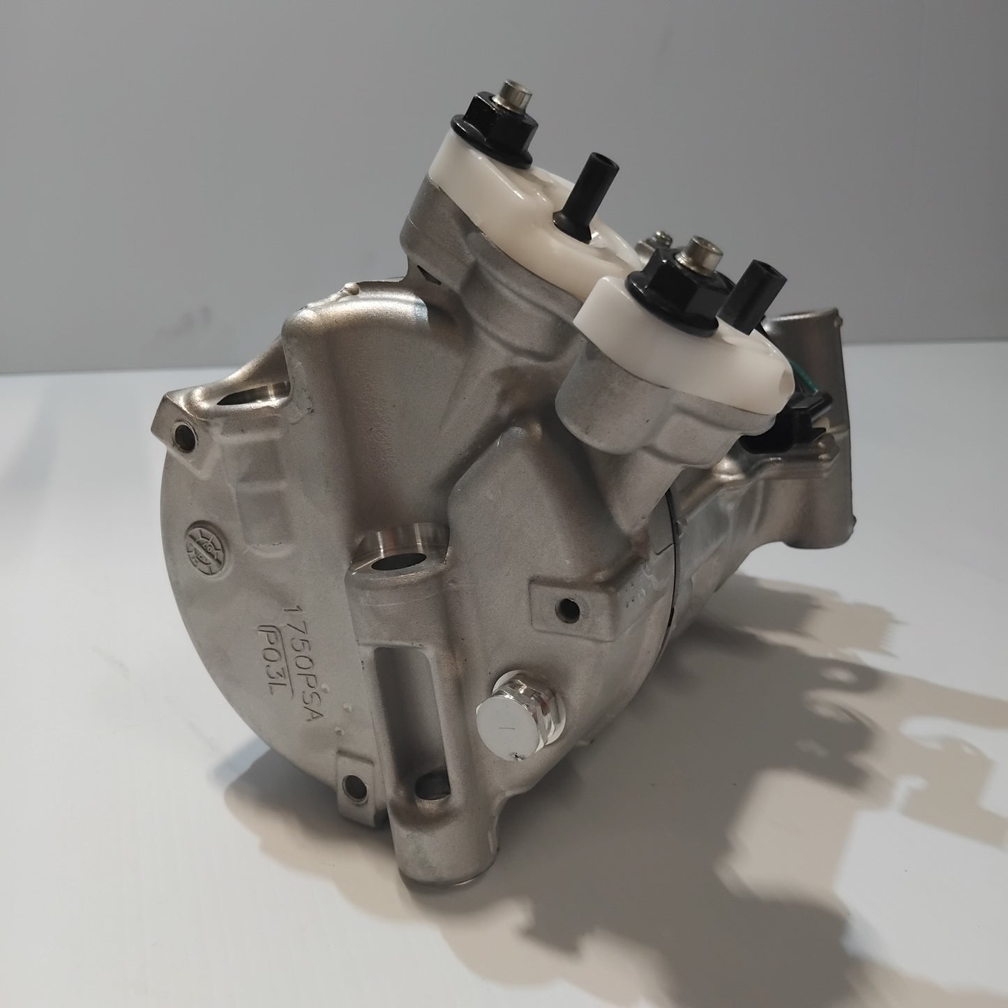 Genuine Volvo Compressor, Exch | 36001128