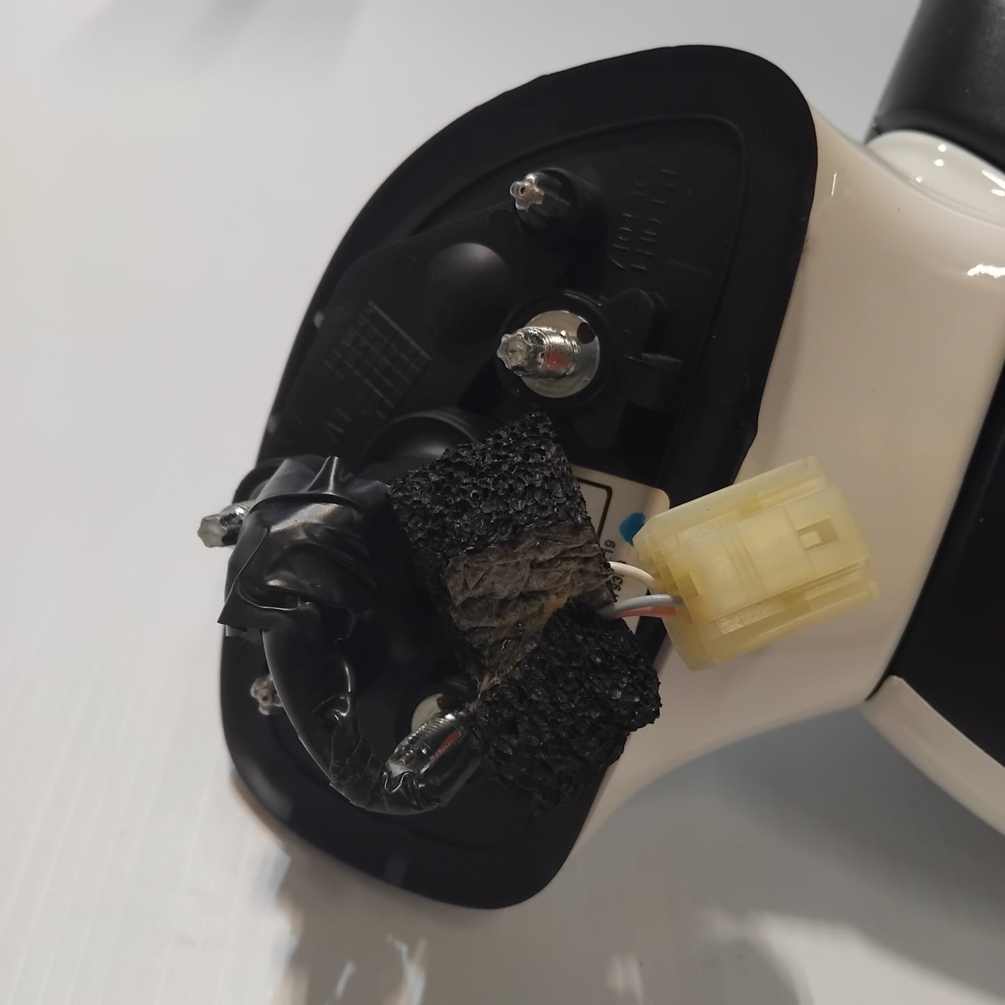 Genuine Left Outer Rear View Mirror - Suzuki - White Gloss | 84702-61M10-2KW