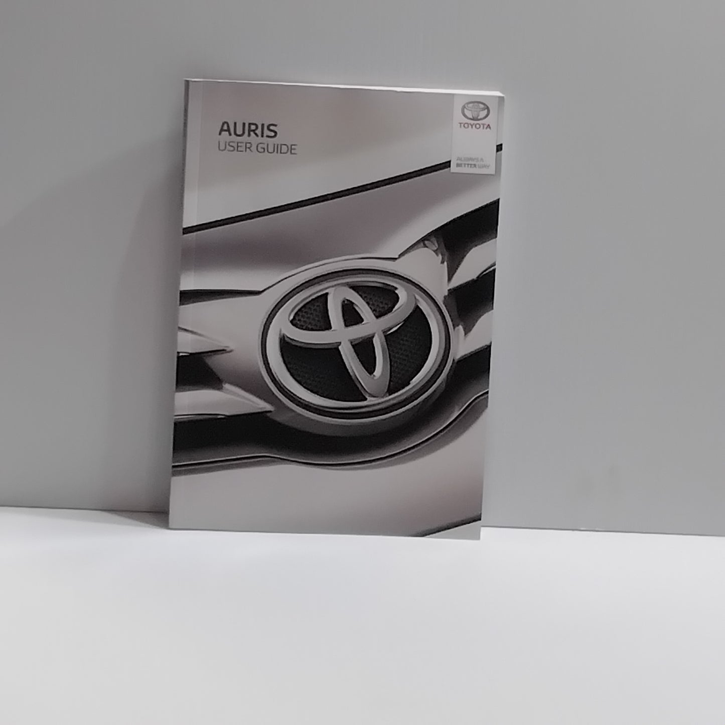 Genuine Toyota Auris My 17 service books | GBNGZ-916AU-VP