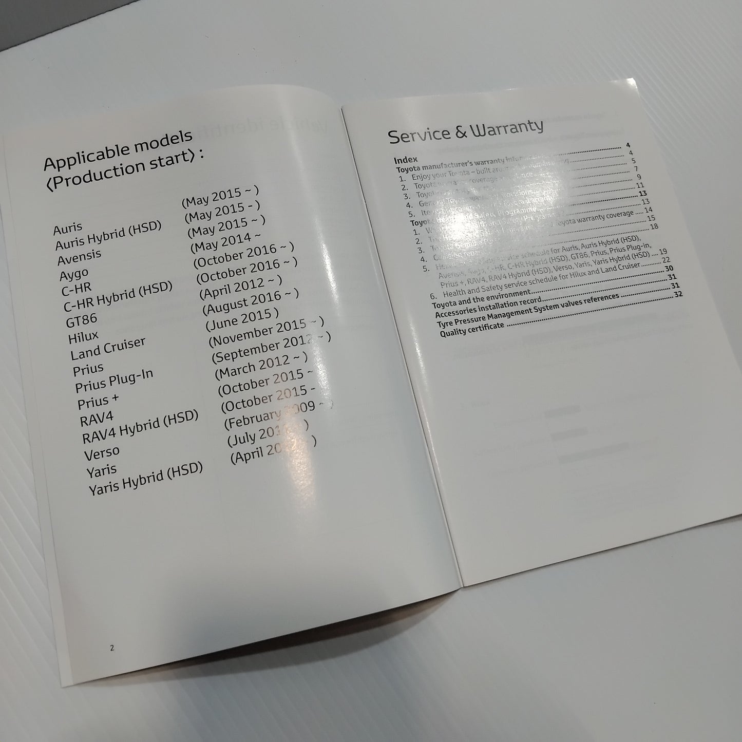 Genuine Toyota Auris My 17 service books | GBNGZ-916AU-VP