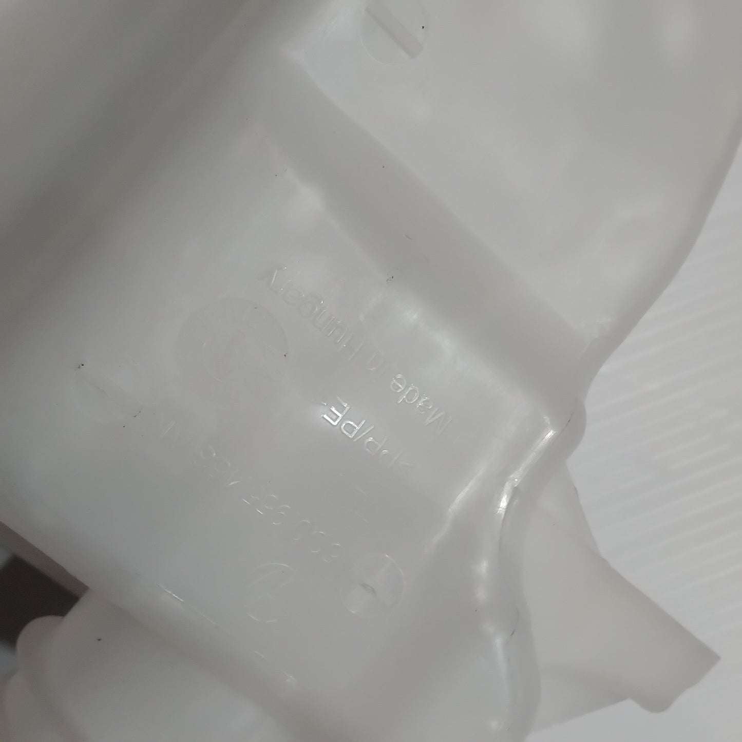 Genuine Upper Washer Bottle - SEAT Leon 2016- 2020 | 5Q0955453AK