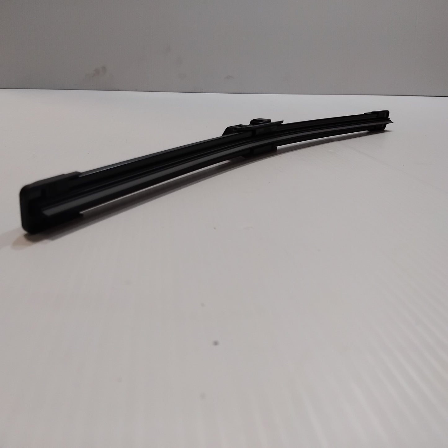 Genuine Right Front Wiper Blade - Peugeot 208 / 2008 LHD | 1608392980
