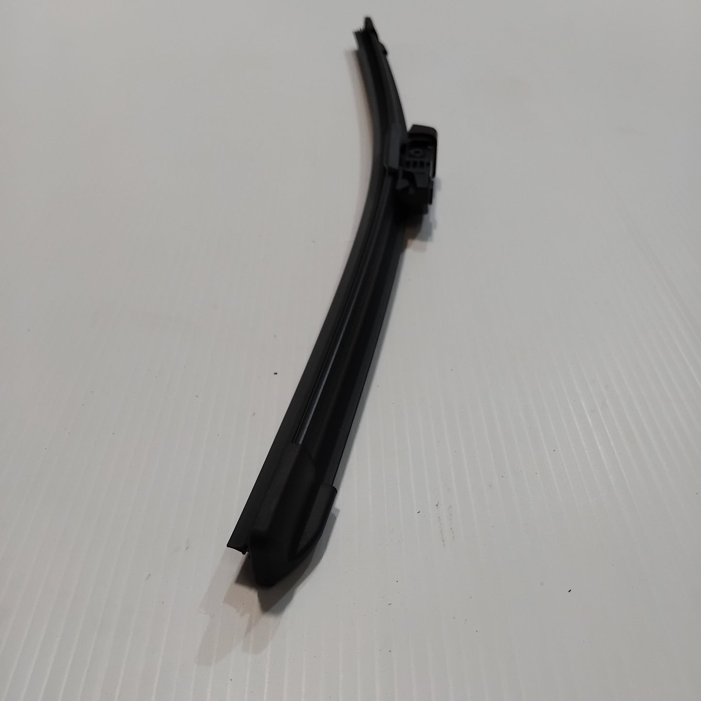 Genuine Right Front Wiper Blade - Peugeot 208 / 2008 LHD | 1608392980