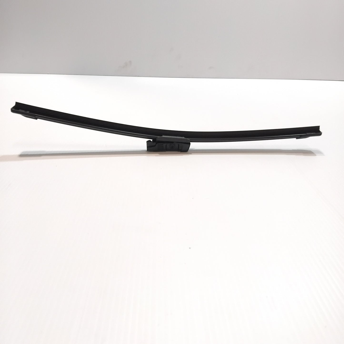 Genuine Right Front Wiper Blade - Peugeot 208 / 2008 LHD | 1608392980