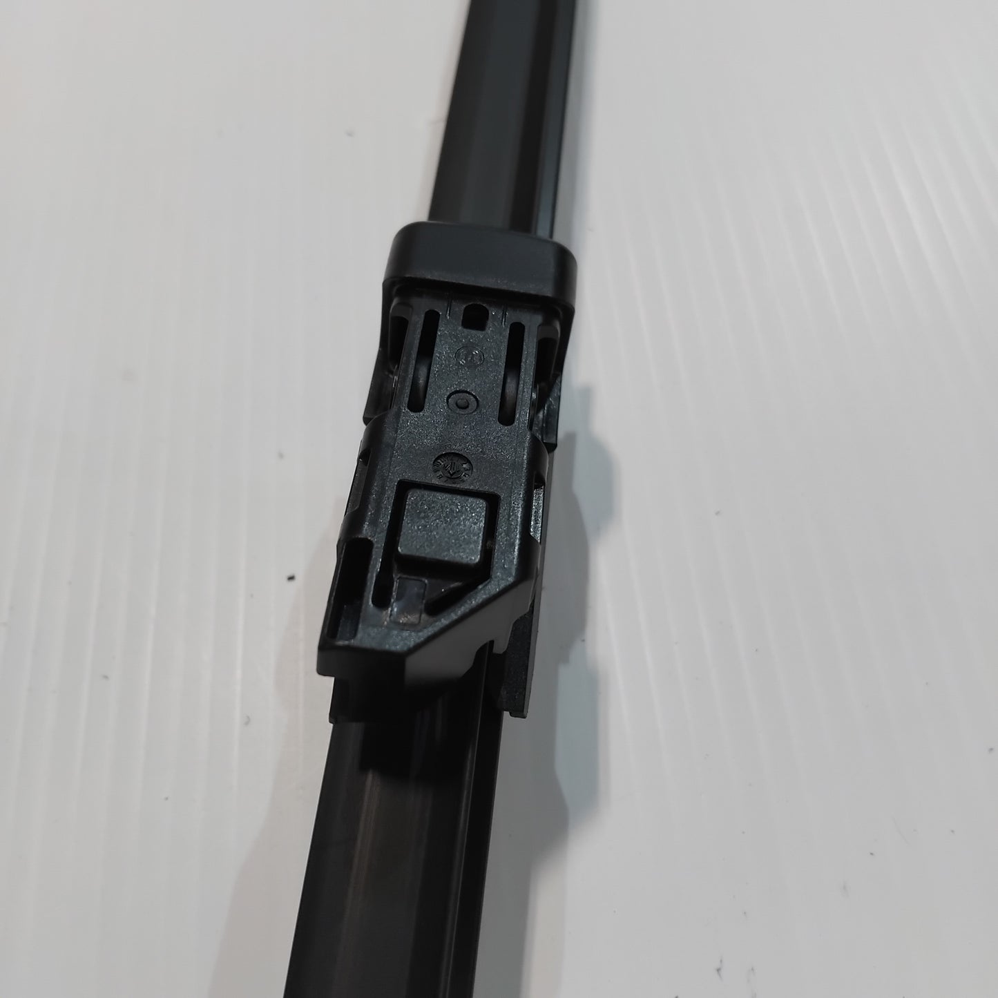 Genuine Right Front Wiper Blade - Peugeot 208 / 2008 LHD | 1608392980