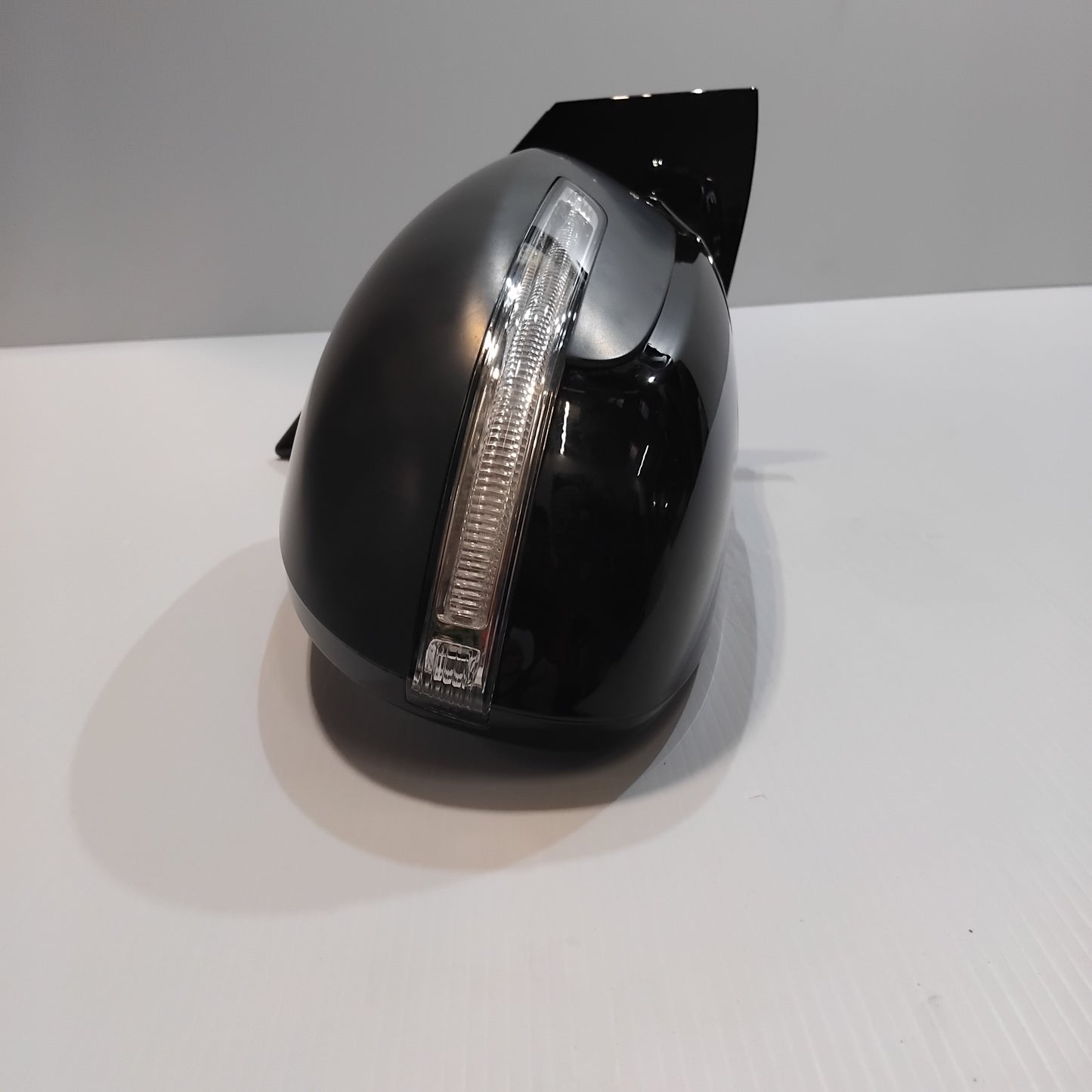 Genuine Right Wing Mirror with Indicator - Kia Sportage 2015-2018 | 87620F1340