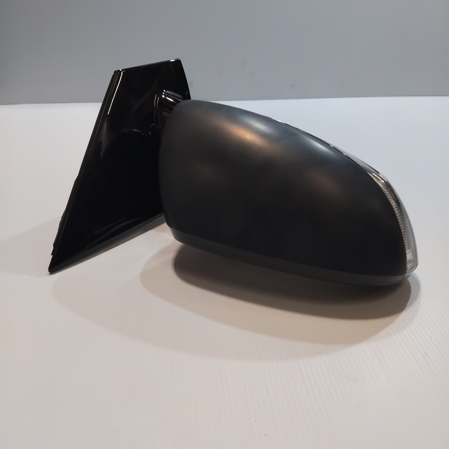 Genuine Right Wing Mirror with Indicator - Kia Sportage 2015-2018 | 87620F1340