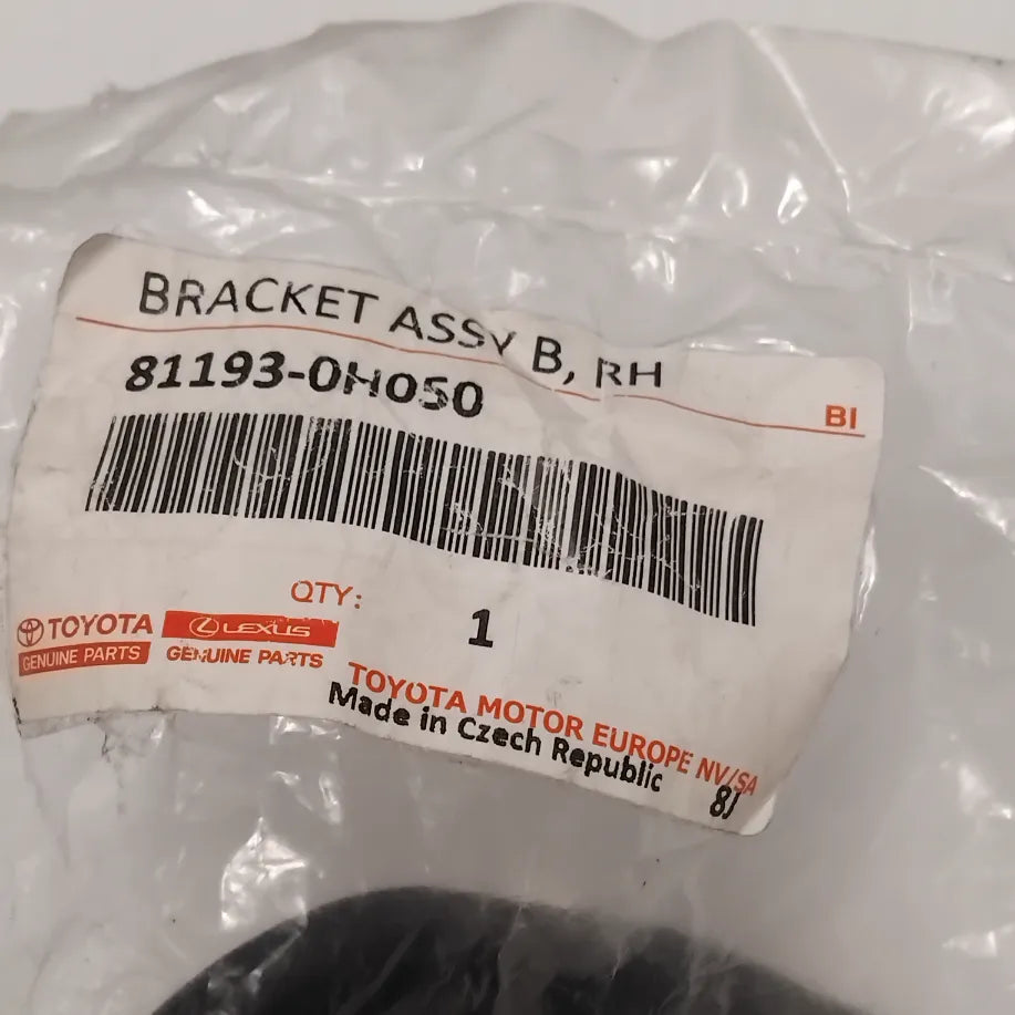 Genuine Toyota Retainer, Headlamp P | 81193-0H050