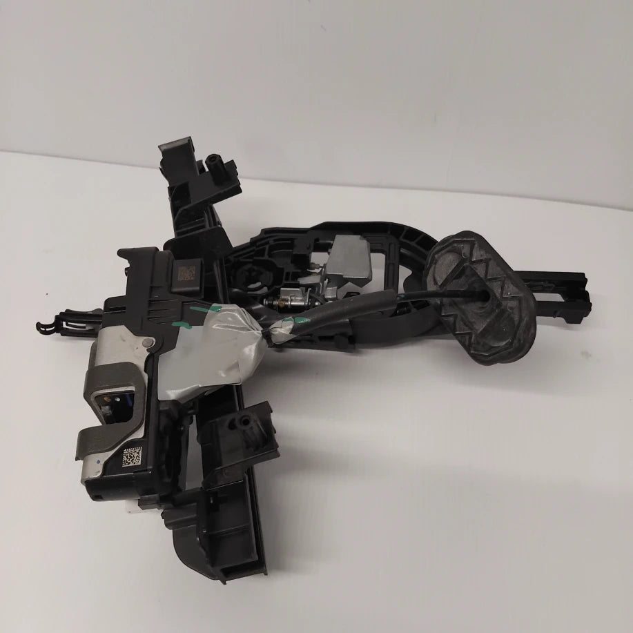 Genuine Front Left Door Latch - Ford Focus | 2537200