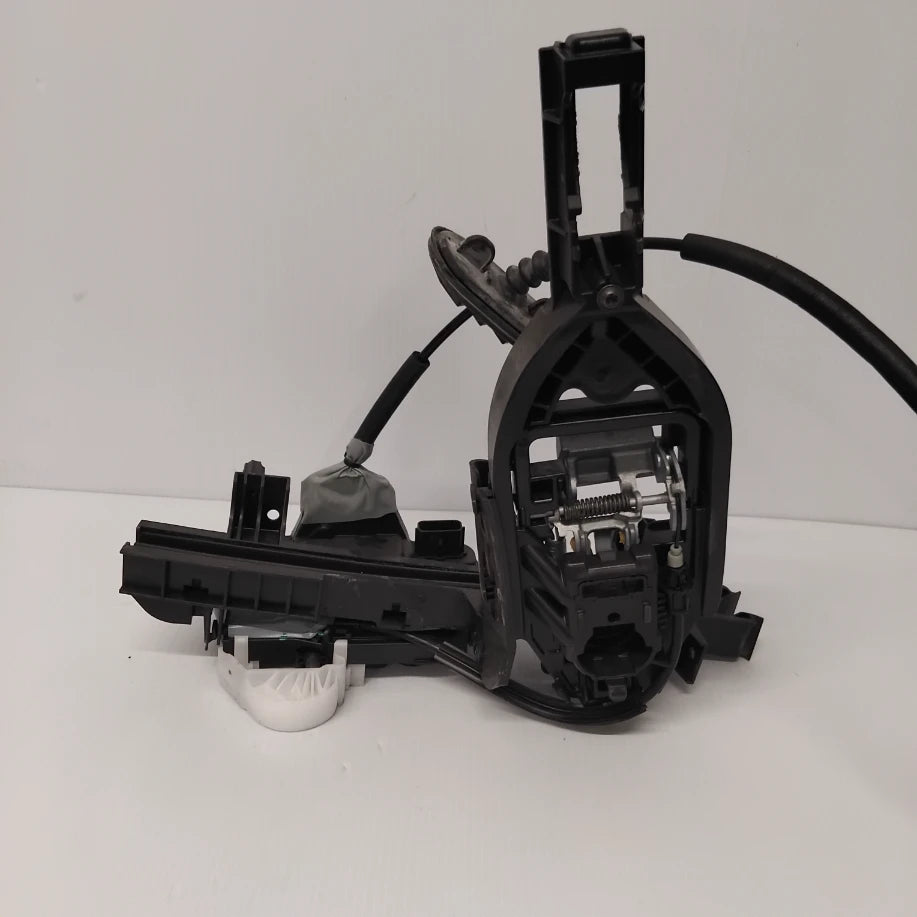 Genuine Front Left Door Latch - Ford Focus | 2537200