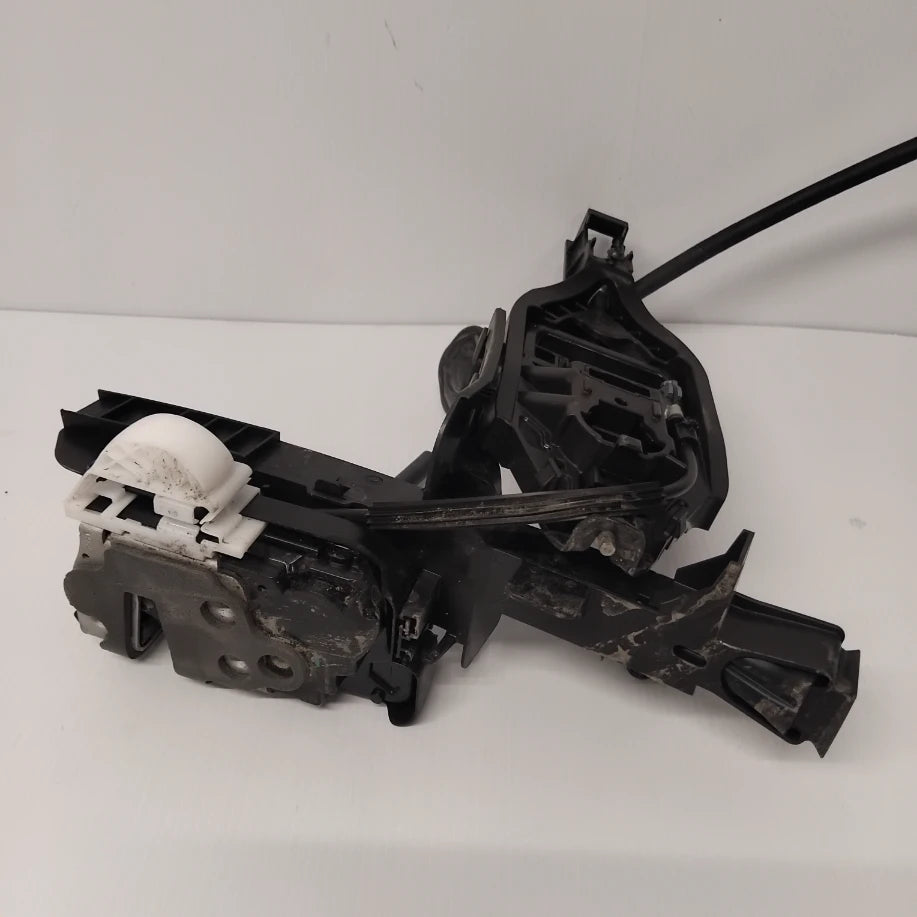 Genuine Front Left Door Latch - Ford Focus | 2537200