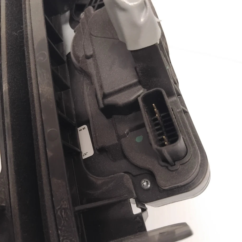 Genuine Front Left Door Latch - Ford Focus | 2537200