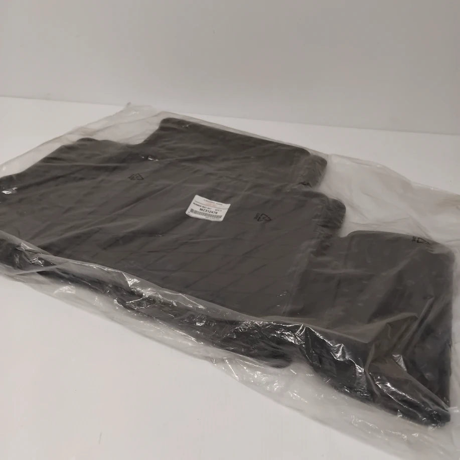 Genuine Mitsubishi Rubber Mat Set Rear Swb | MZ312479