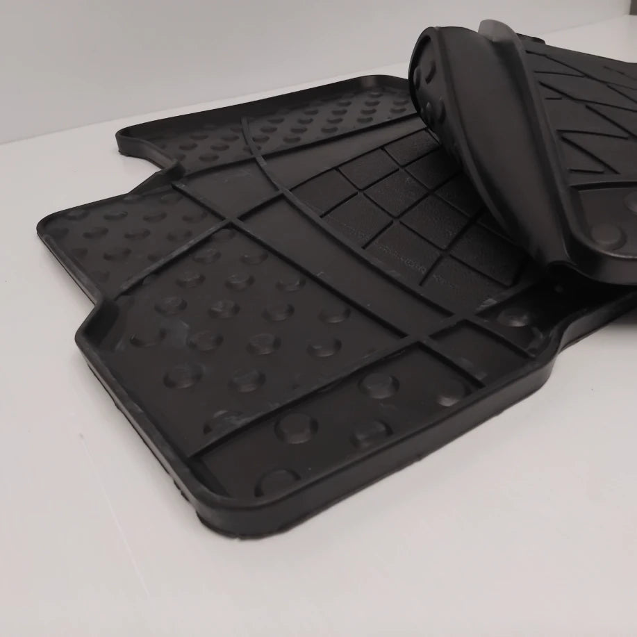 Genuine Mitsubishi Rubber Mat Set Rear Swb | MZ312479