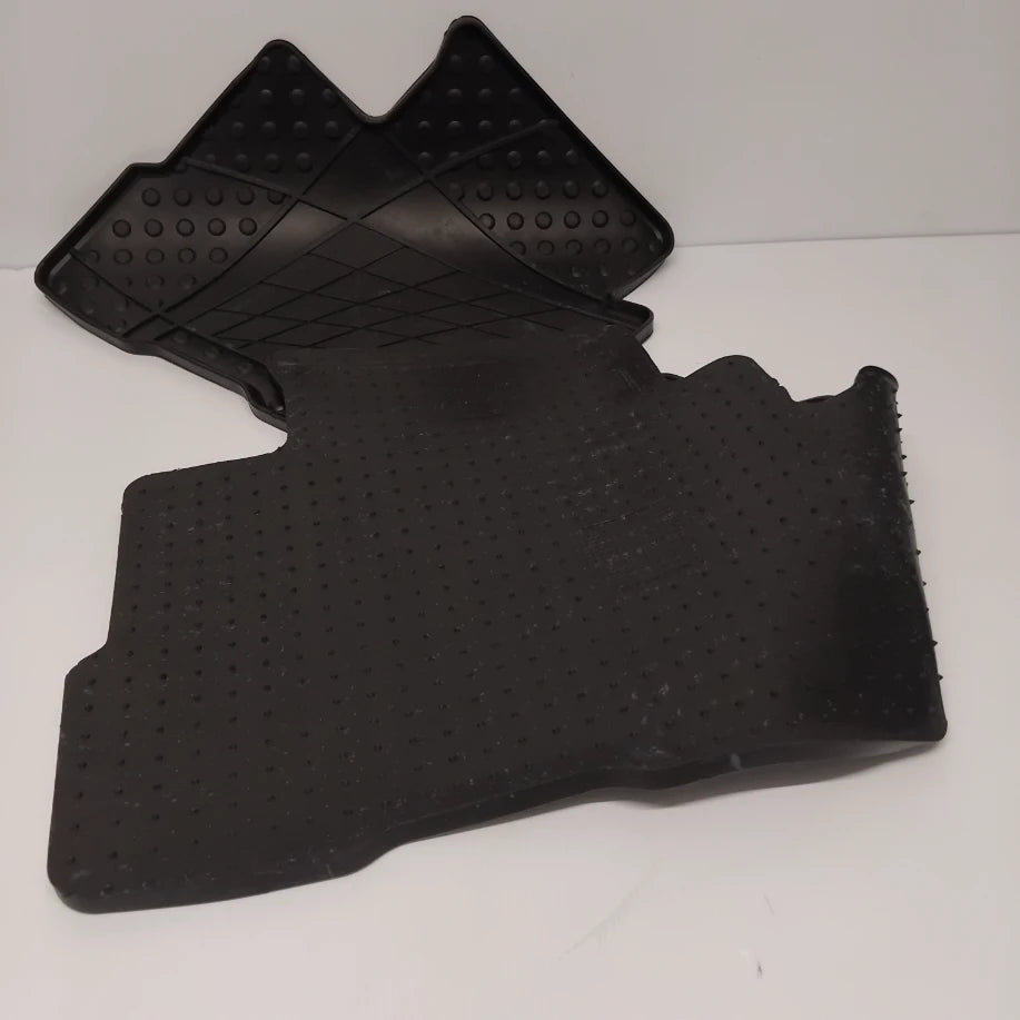 Genuine Mitsubishi Rubber Mat Set Rear Swb | MZ312479