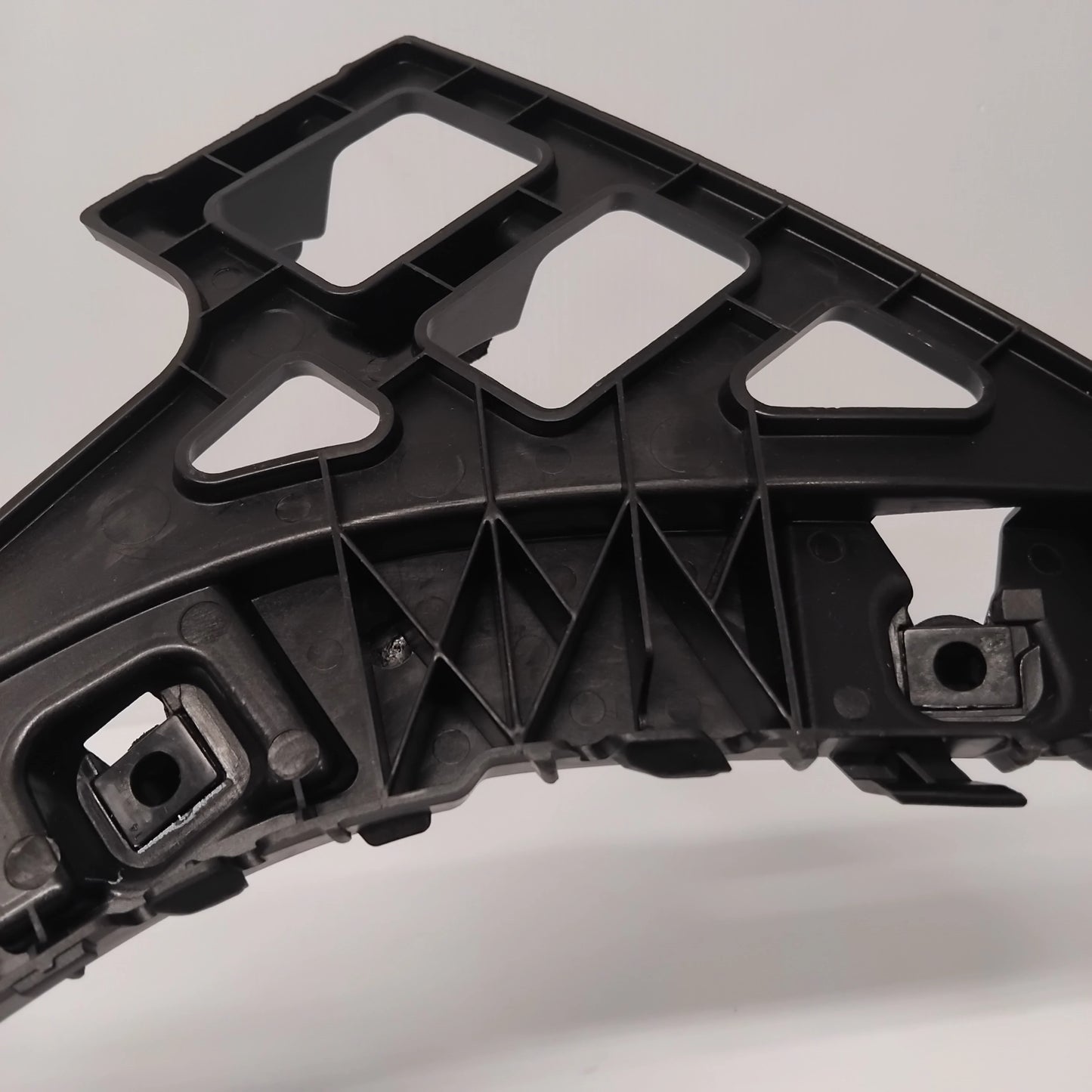 Genuine Hyundai Bracket Rear Bumper Side, RH | 86614G4200