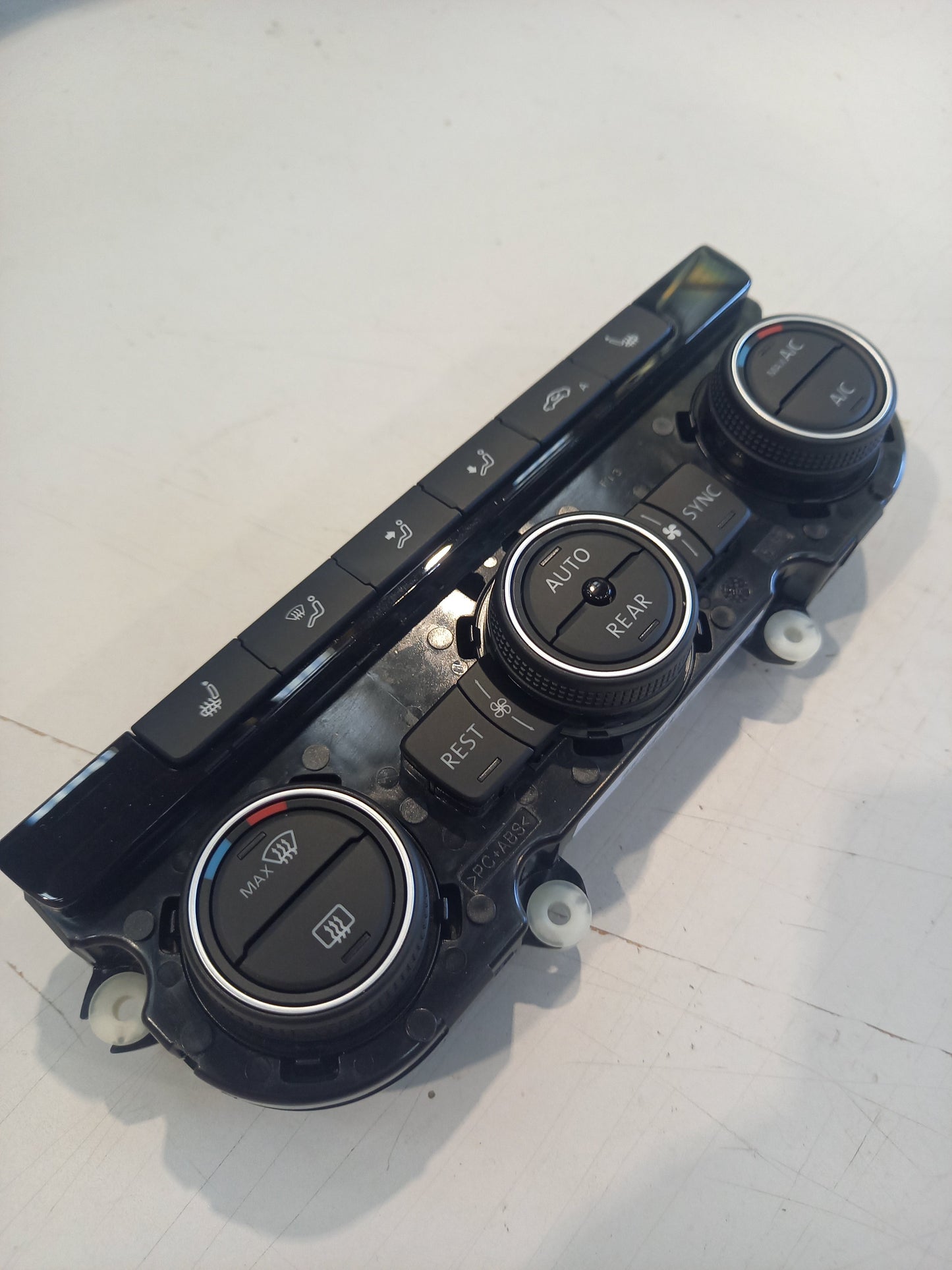 Genuine SEAT Disp.Unit | 7N0907044ATZJU