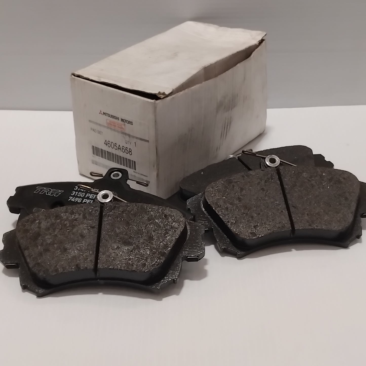 Genuine Mitsubishi Pad Set,Fr Brake | 4605A658