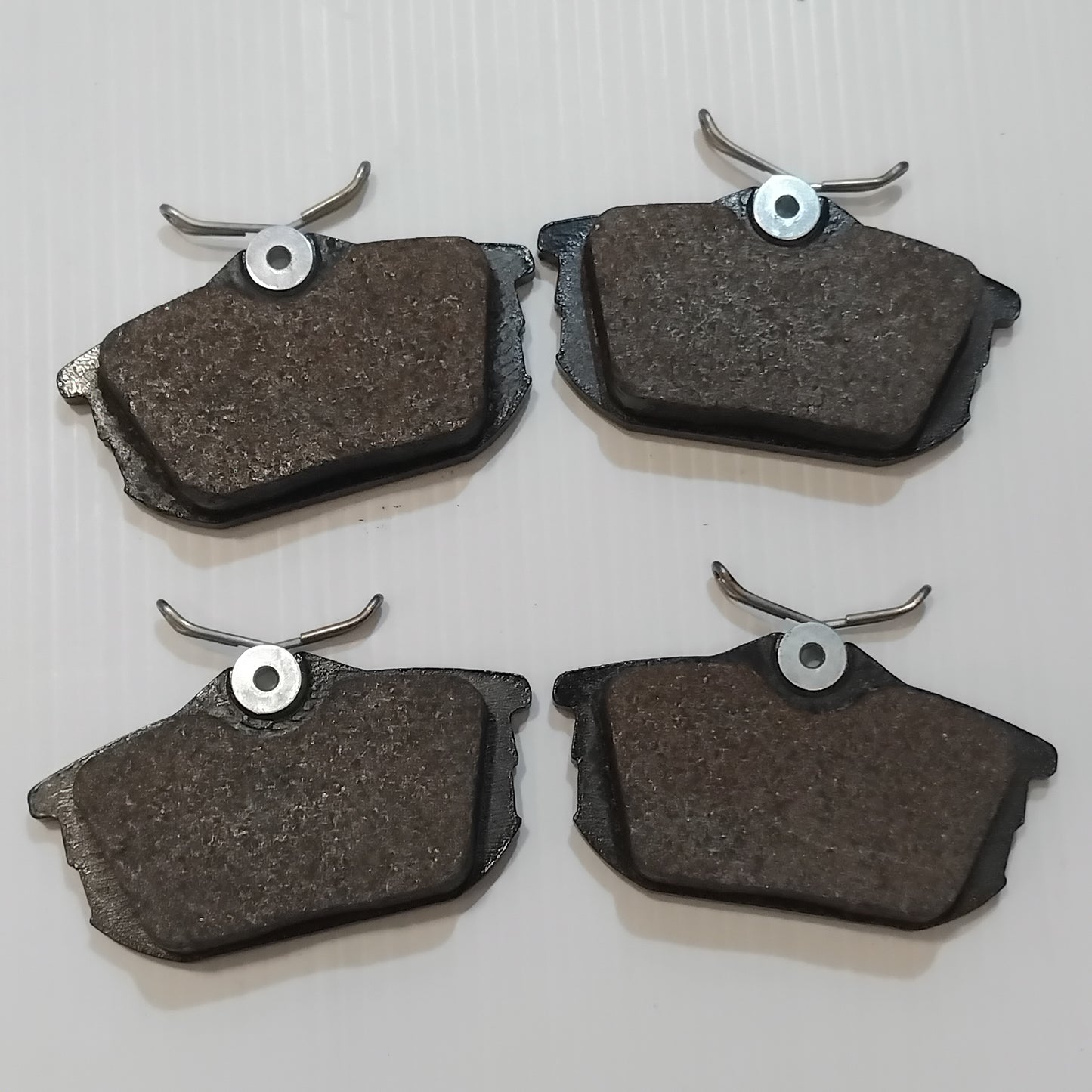 Genuine Mitsubishi Pad Set,Rr Brake | MZ690345