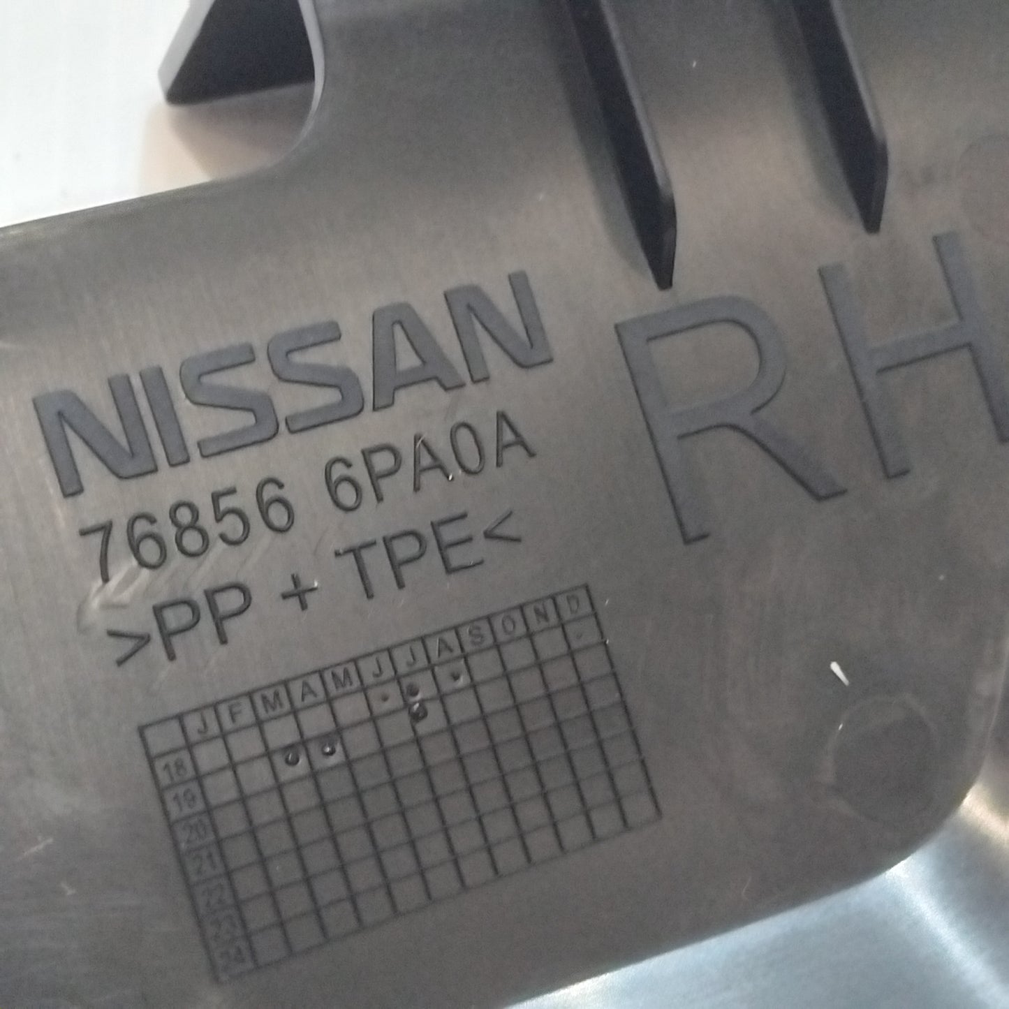 Genuine Nissan Mudguard-Center | 768566PA0A