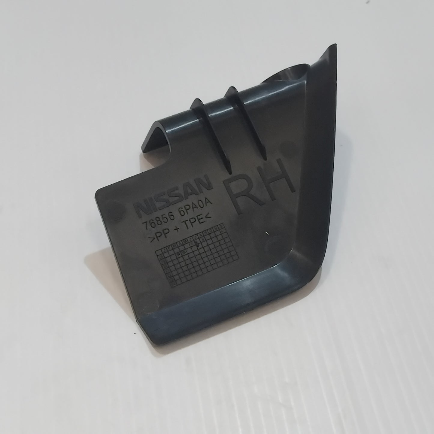 Genuine Nissan Mudguard-Center | 768566PA0A