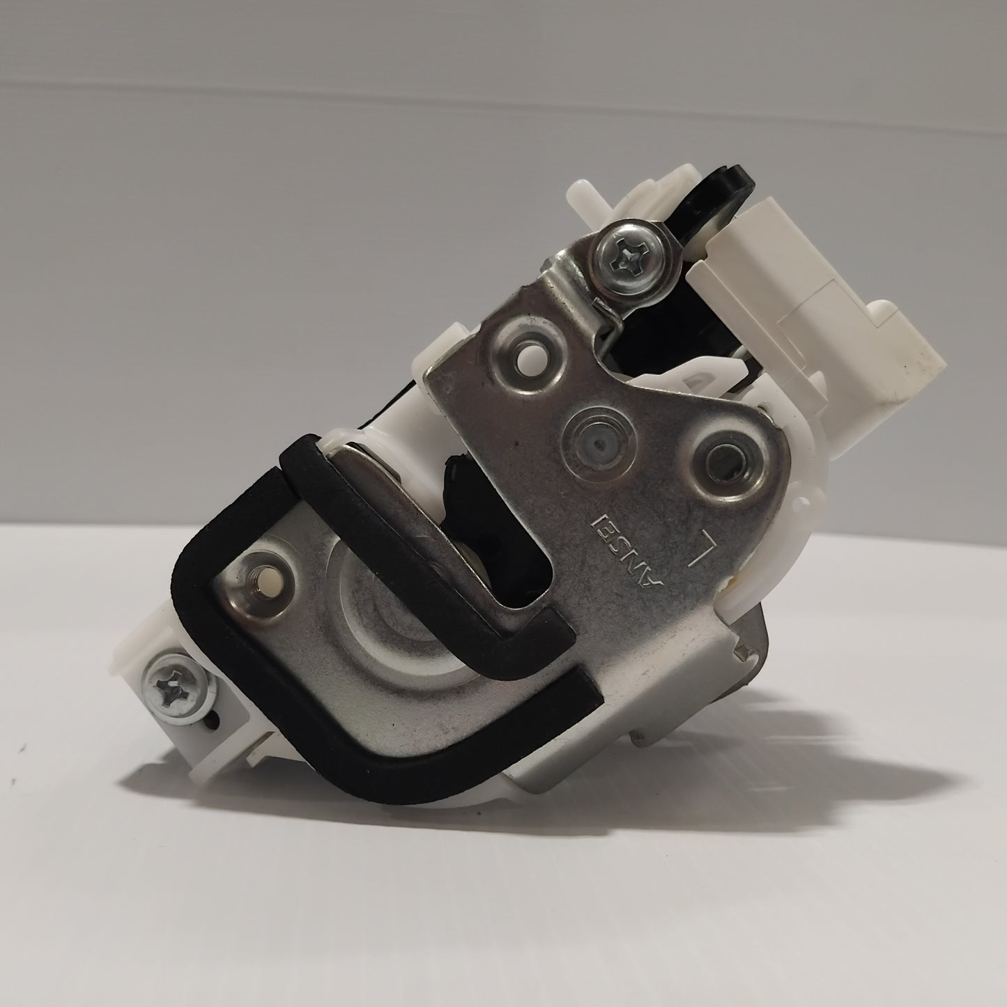 Genuine Mitsubishi Latch,Rr Door,Lh | MN159631