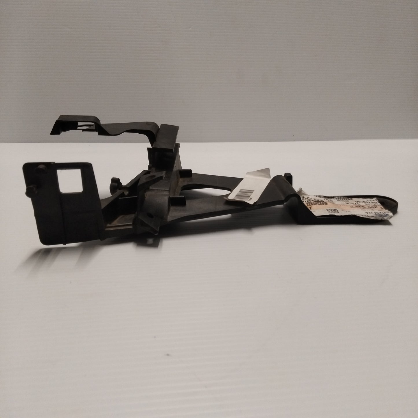Genuine Left Rear Door Lock Bracket - Ford Fiesta Fusion 2001-2012 | 1255944