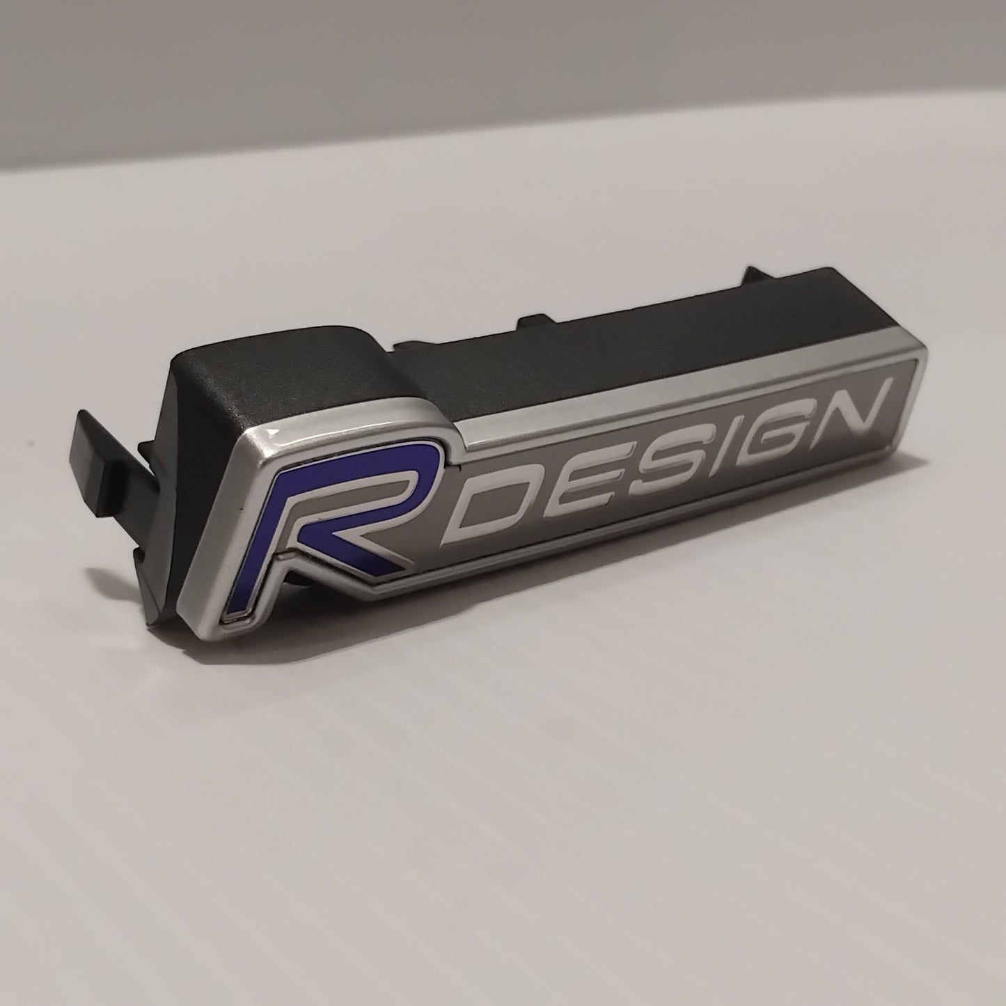 Genuine Volvo Emblem | 31322292