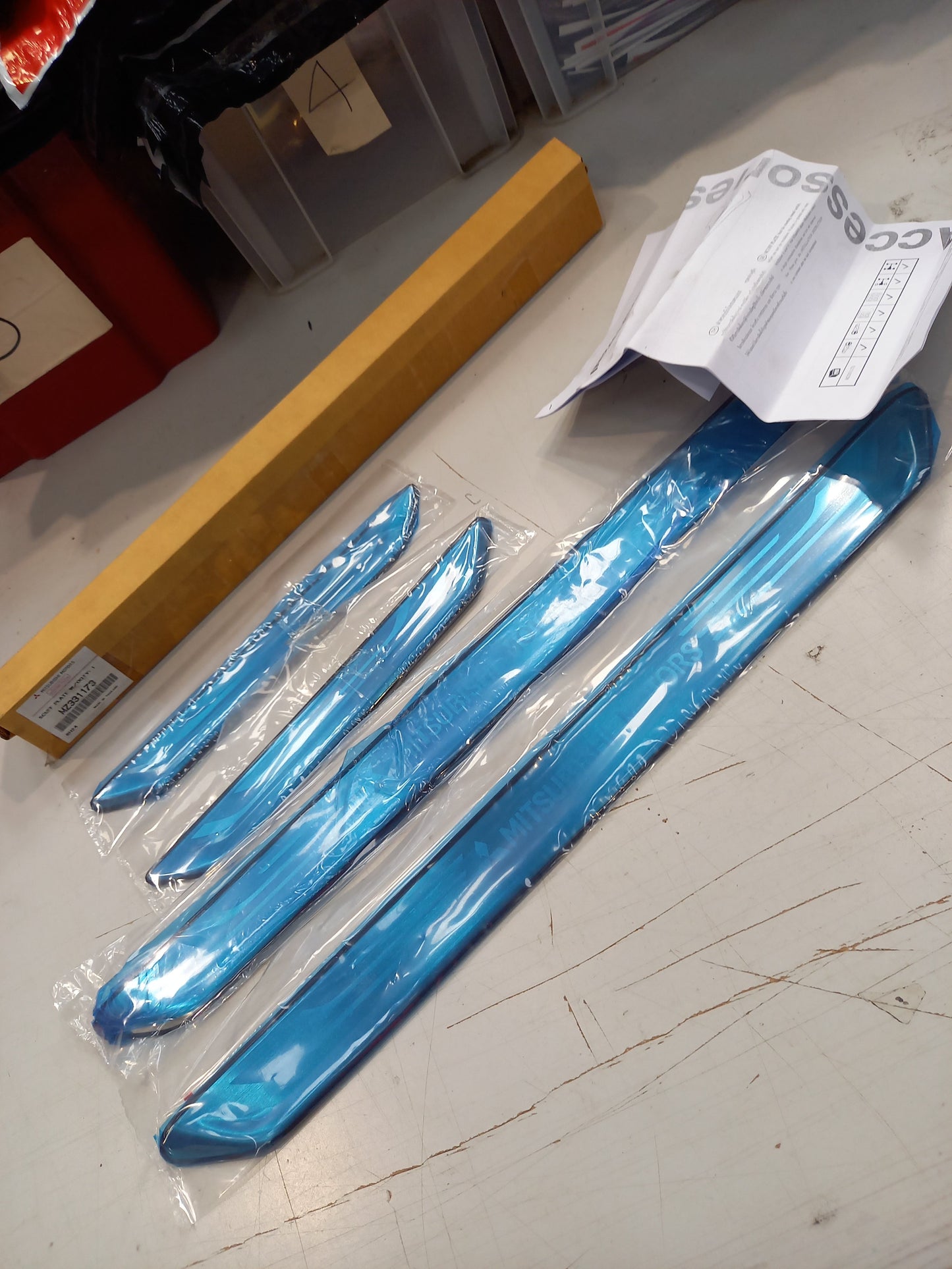 Genuine Mitsubishi Wse Stainless Entry Guards | MZ331173