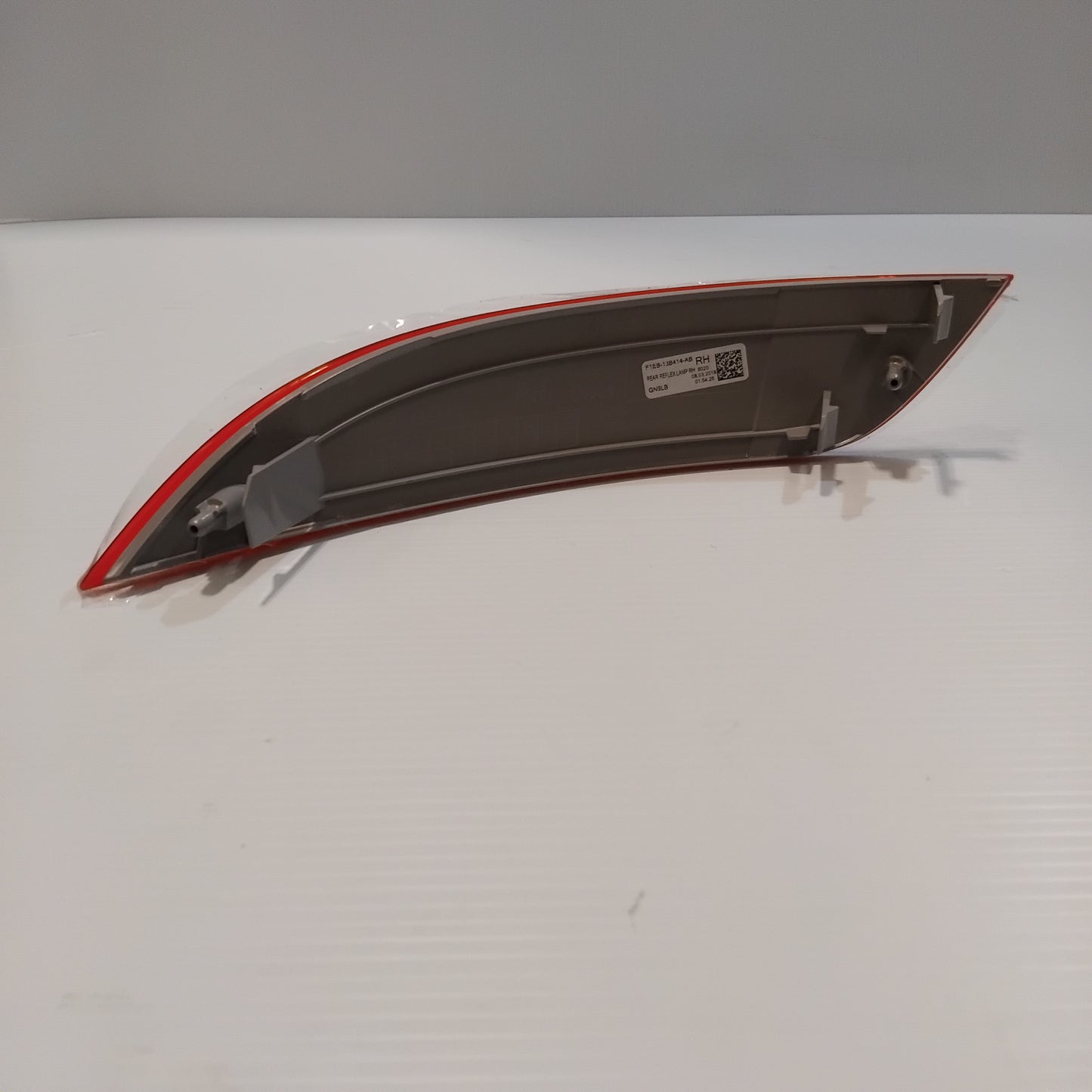 Genuine Rear Right Reflector - Ford Focus CEW 2014-2019 | 1858301