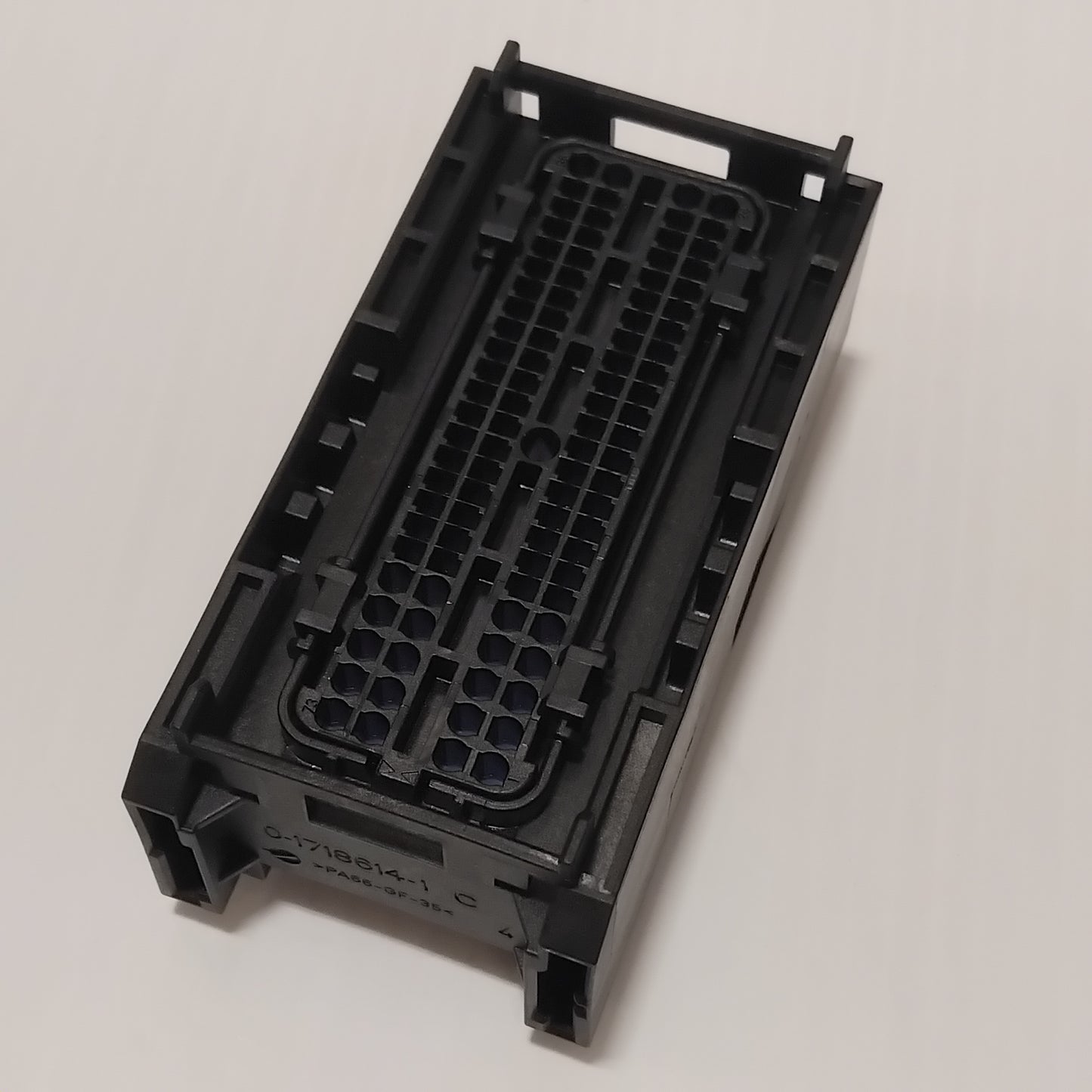 Genuine Volvo Receptacle Housing | 31268291