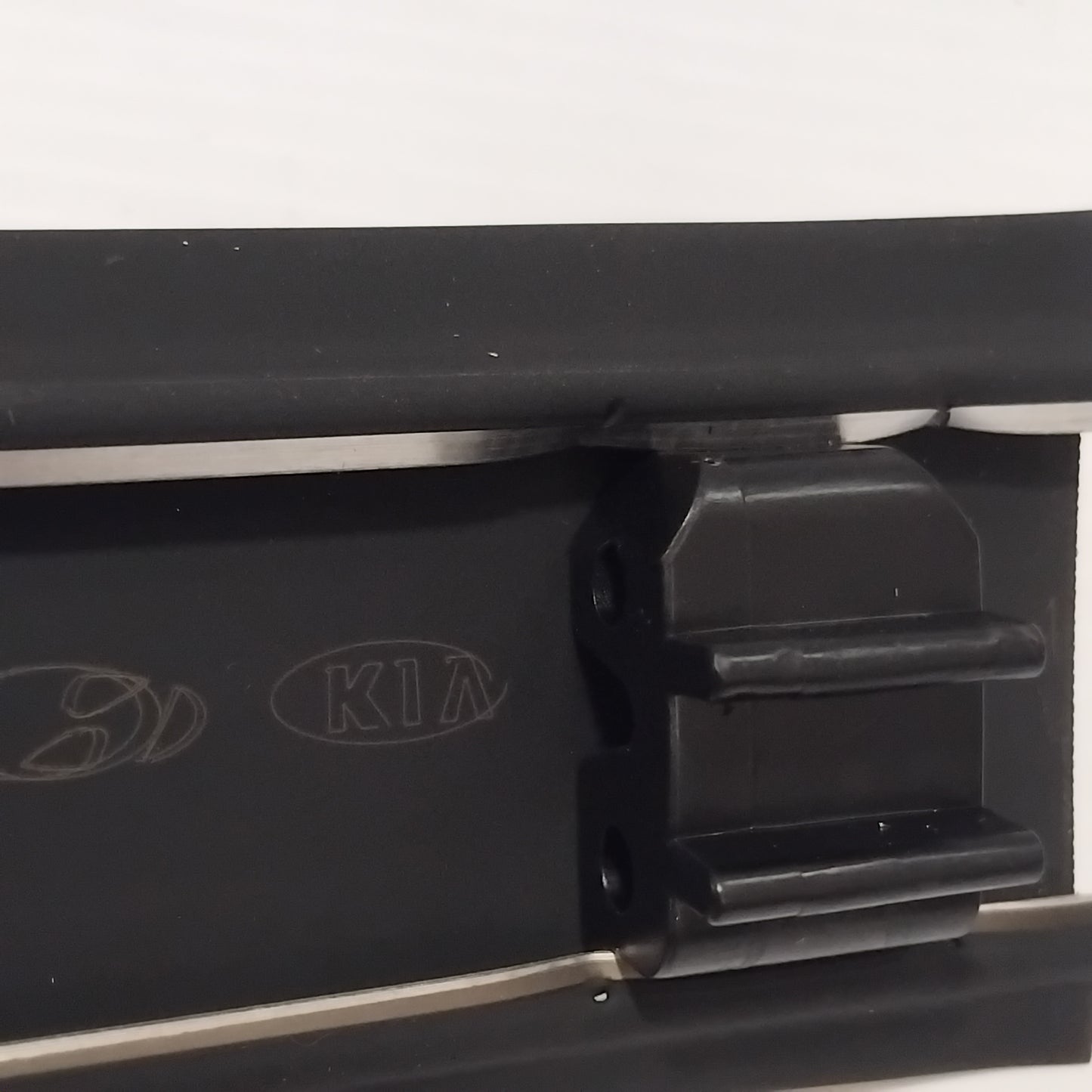 Genuine Kia Moulding Assy-Roof C | 87260D9100