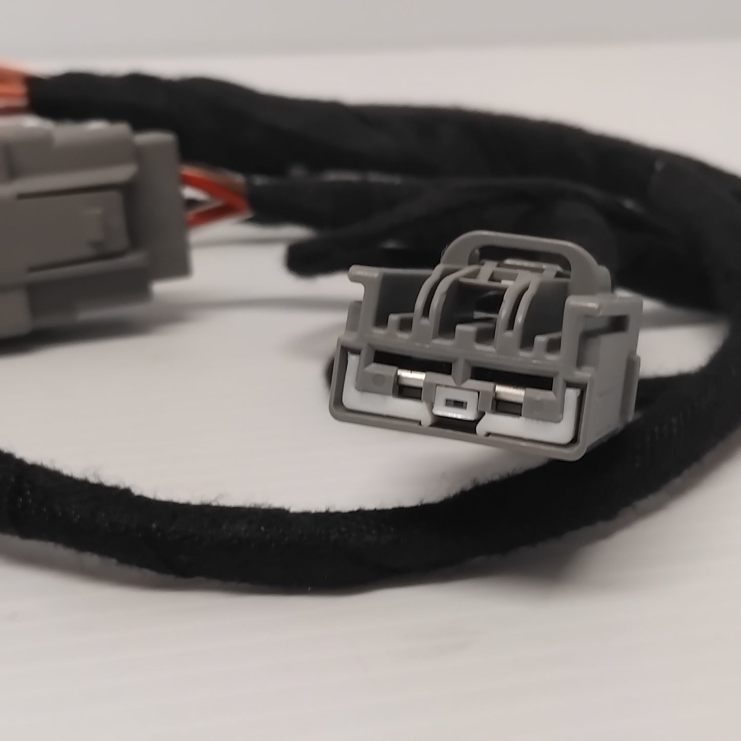 Genuine Volvo Fuse Box | 32204026