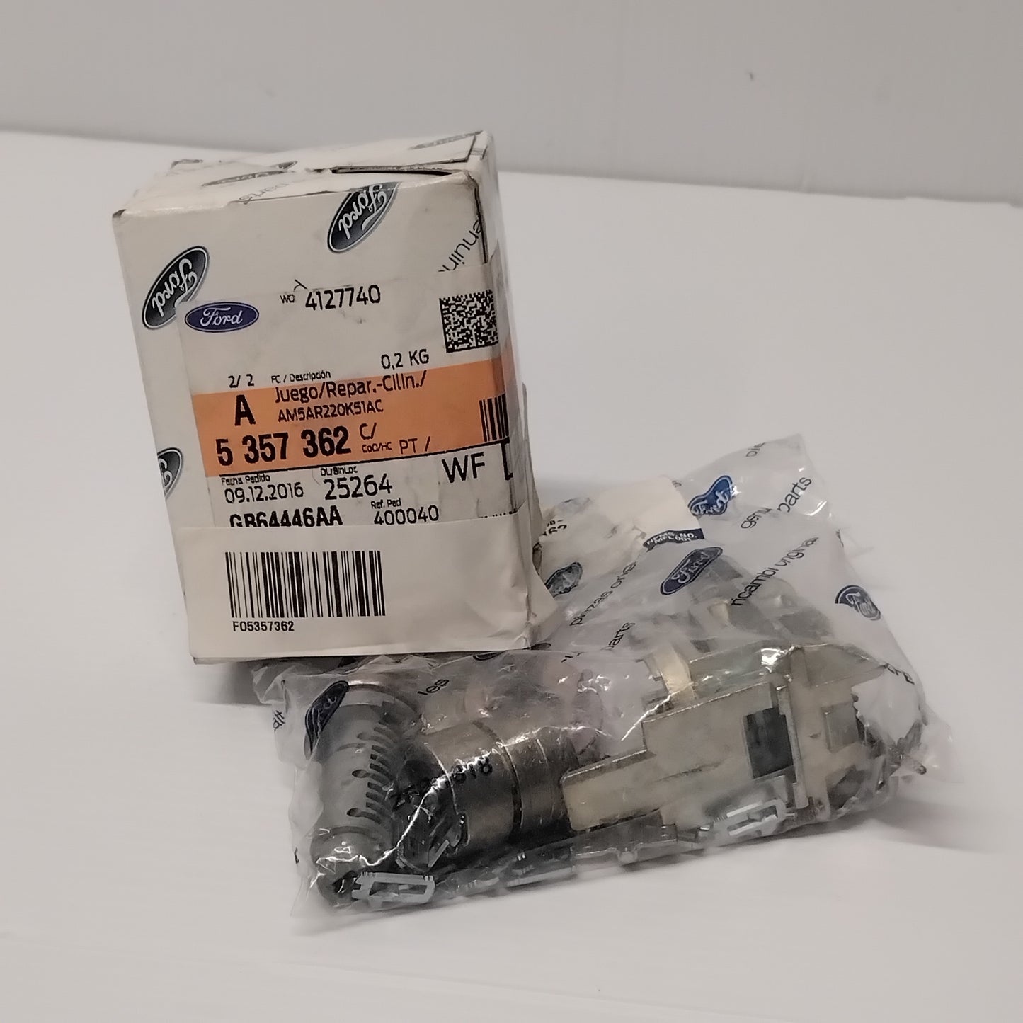 Genuine Left Lock Cylinder Repair Kit - Ford Focus 2014-2019 | 5357362