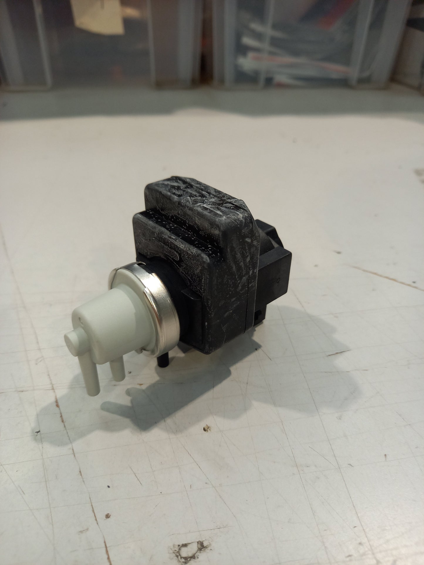 Genuine Nissan Valve Assy-Sole | 14956EB300