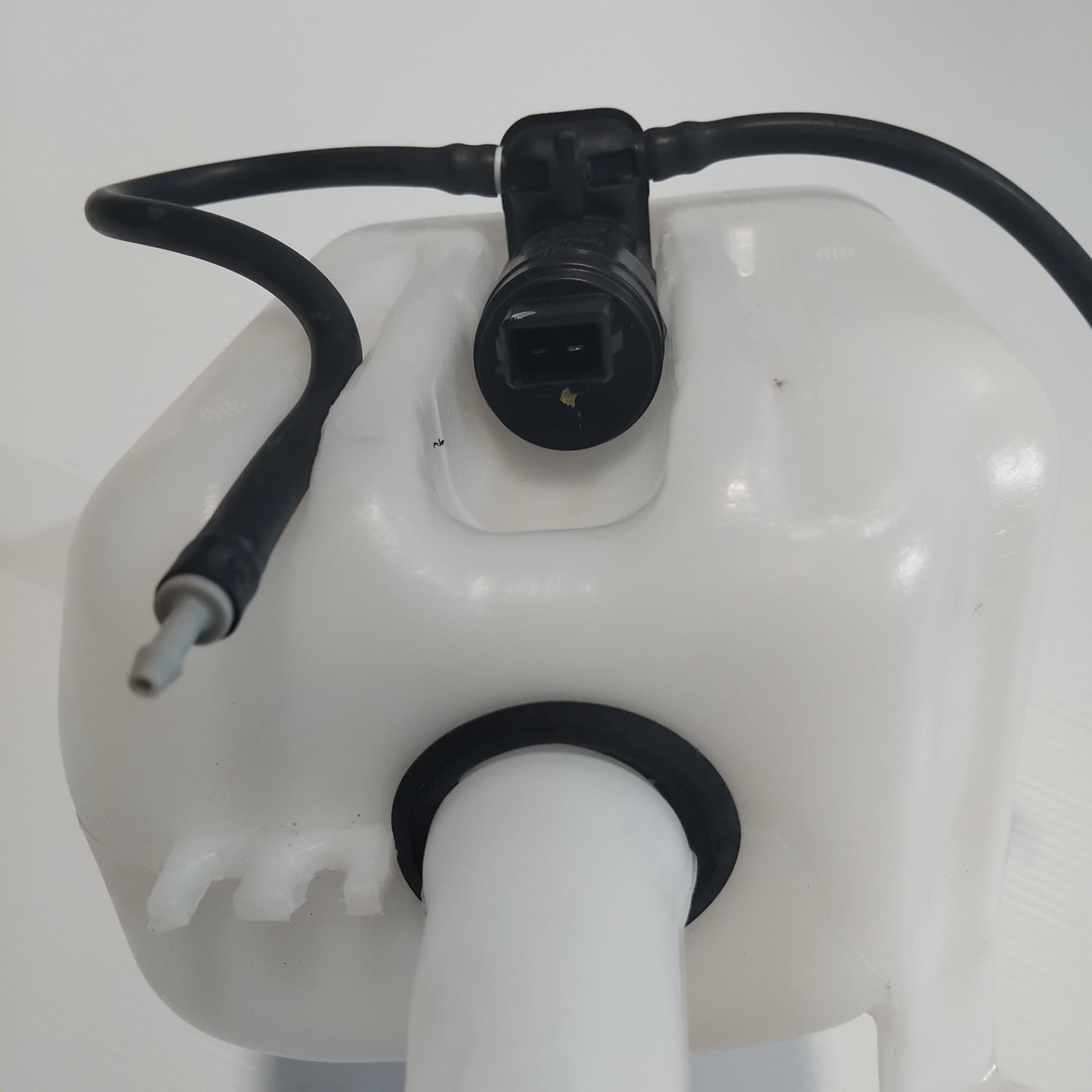 Genuine Fiat W/W Reservoir | 52047861