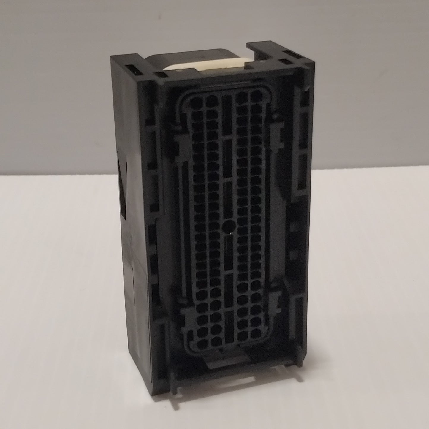 Genuine Volvo Receptacle Housing | 31268291