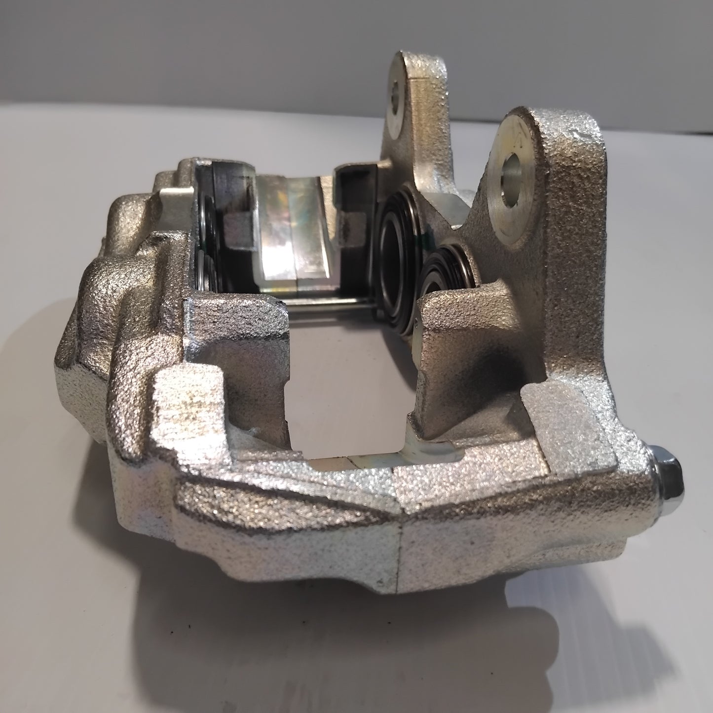 Genuine Front Disc Brake Cylinder - Toyota | 47730-60261