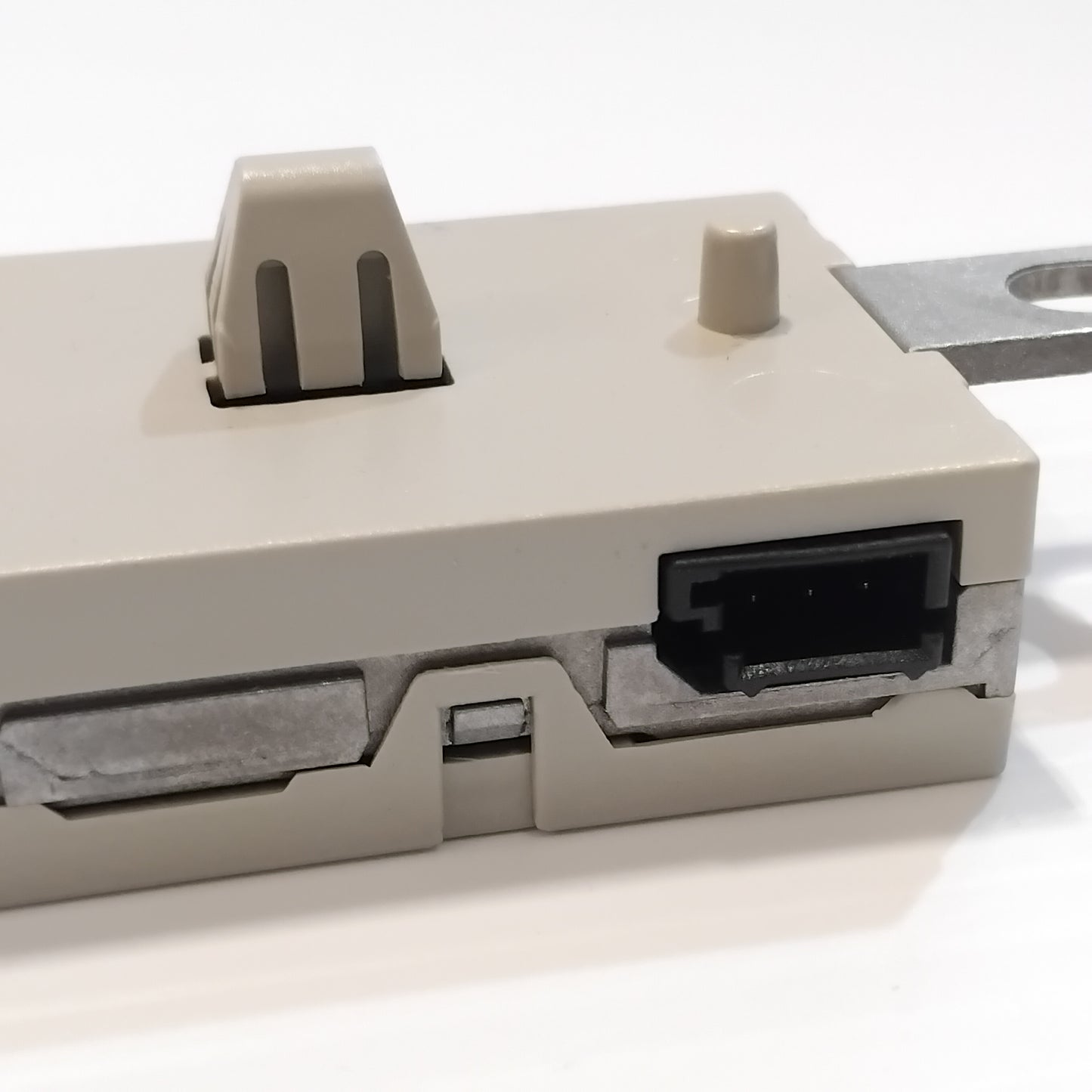 Genuine Volvo Antenna Amplifier | 30761703