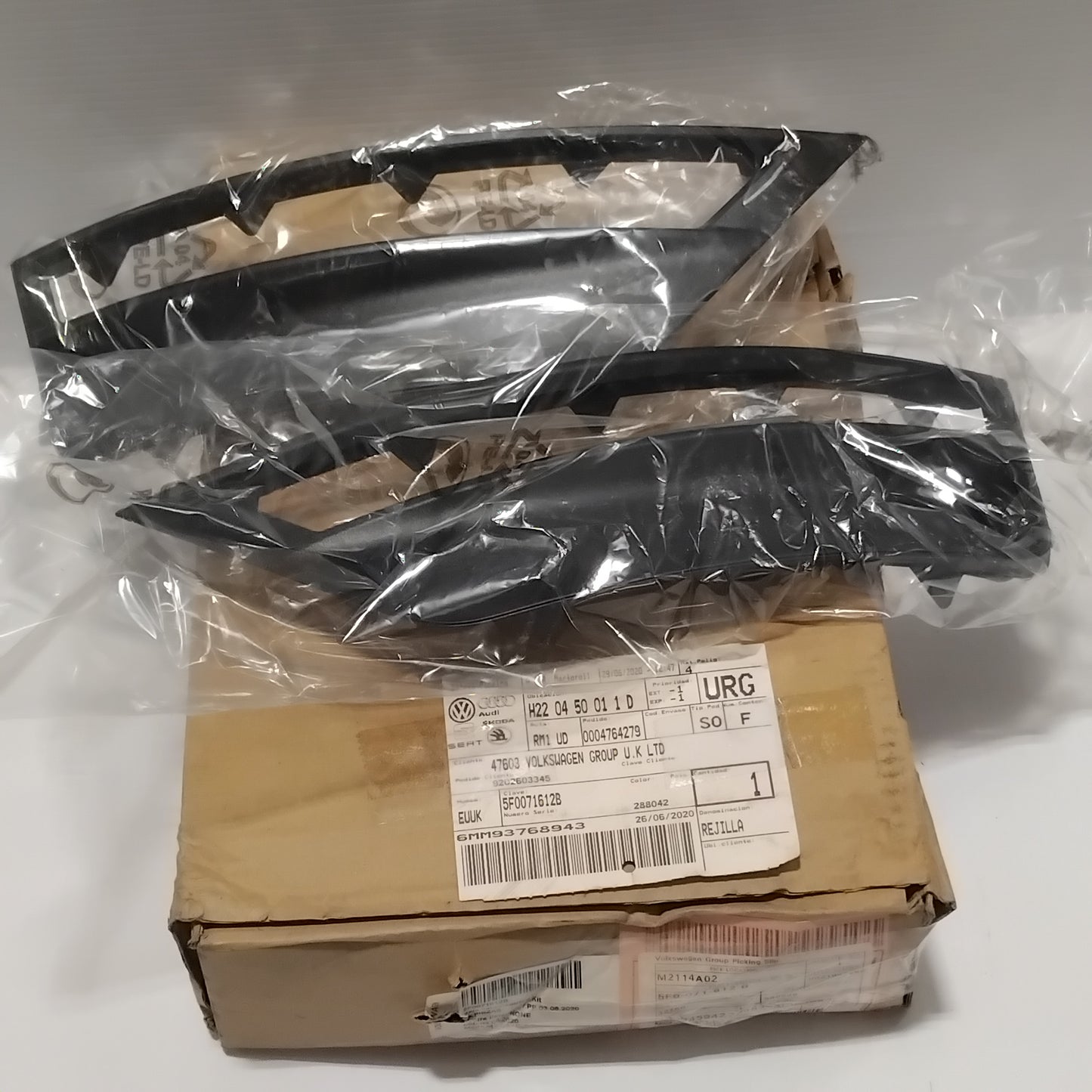Genuine SEAT Grille | 5F0071612B