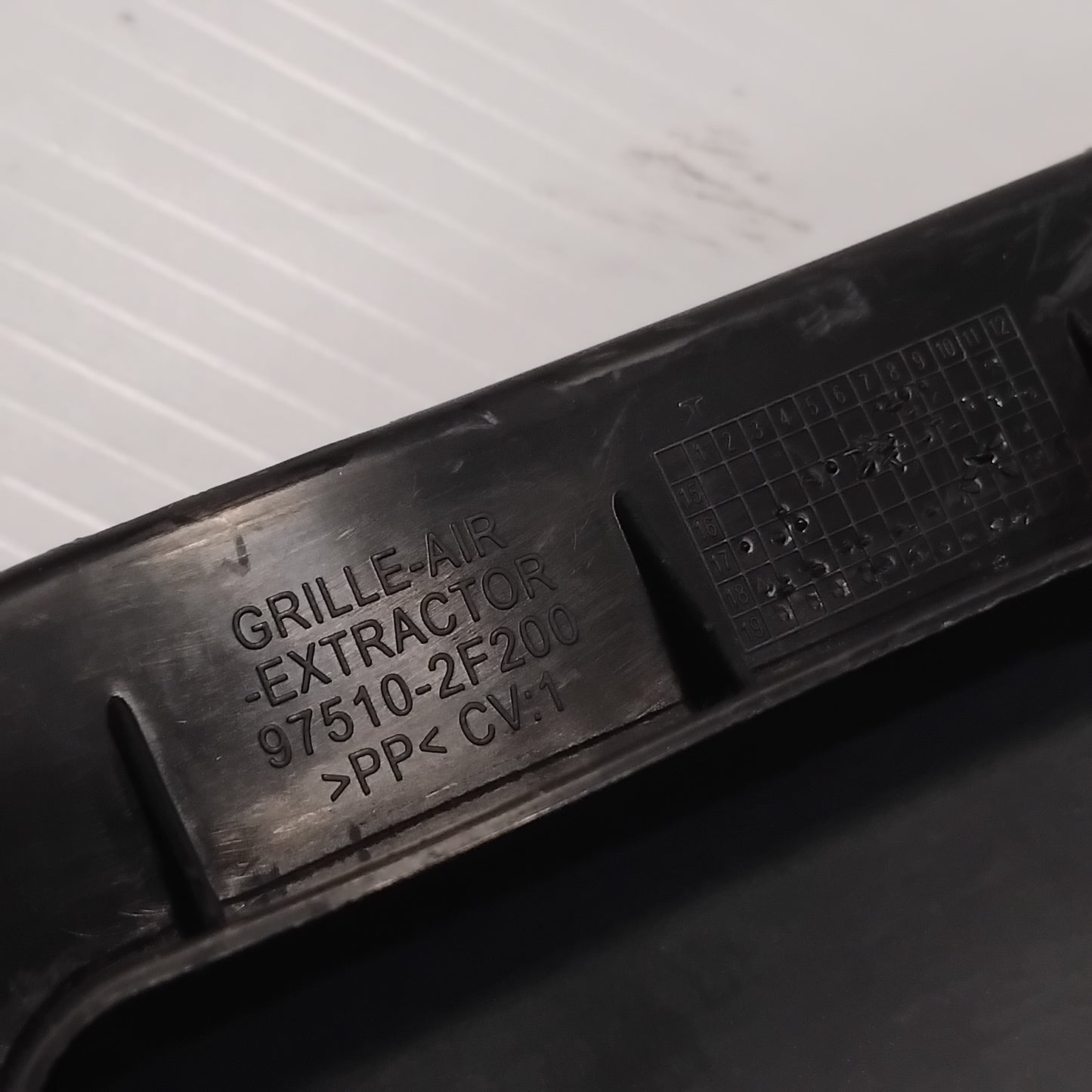 Genuine Interior Air Extractor Grille - Kia Rio / Seltos / Sonet | 975102F400
