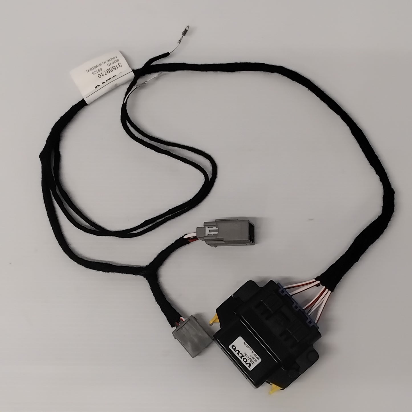 Genuine Volvo Fuse Box | 32204026