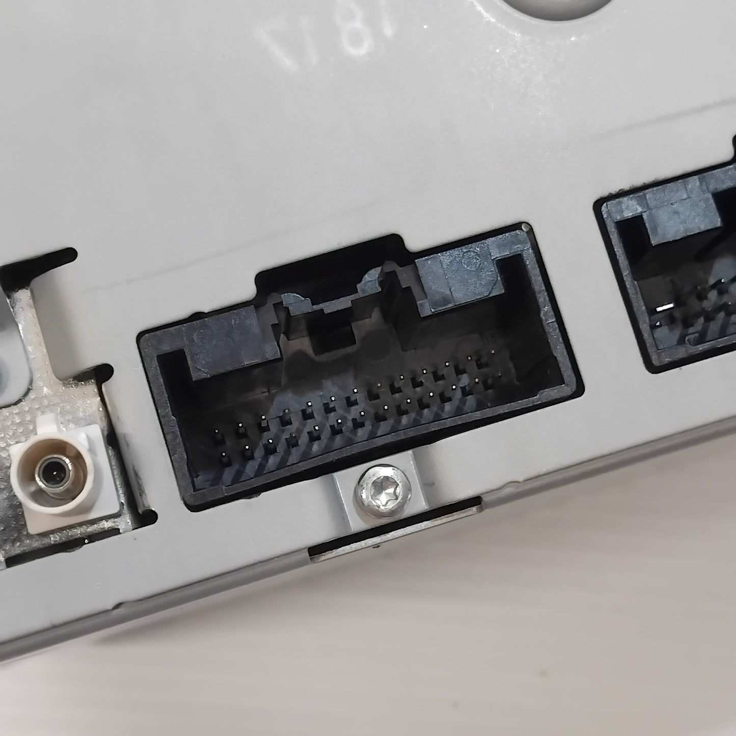 Genuine Ford Radio With Cd Player | 2225954