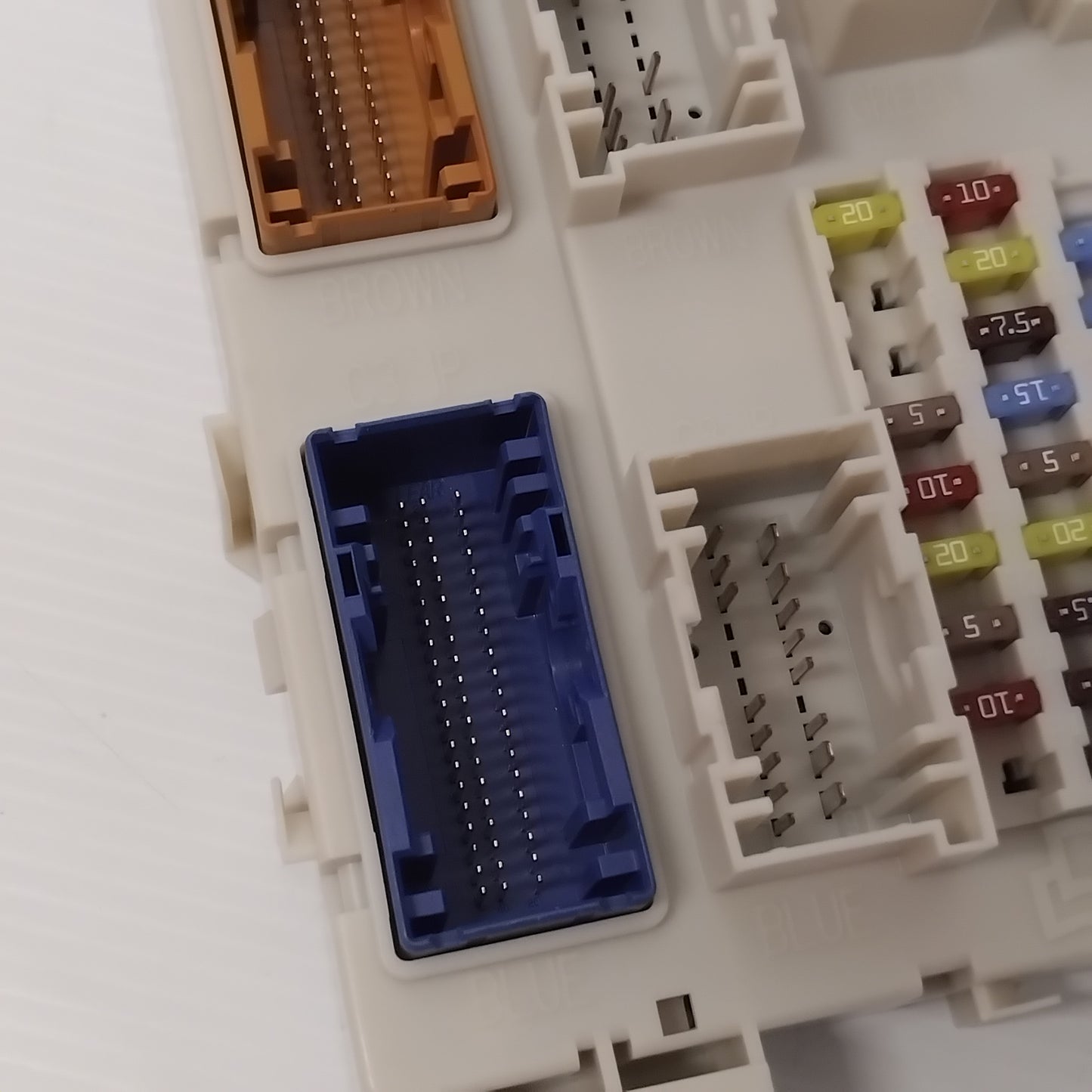 Genuine Fuse Box - Ford Focus / Kuga / Transit | 2506087