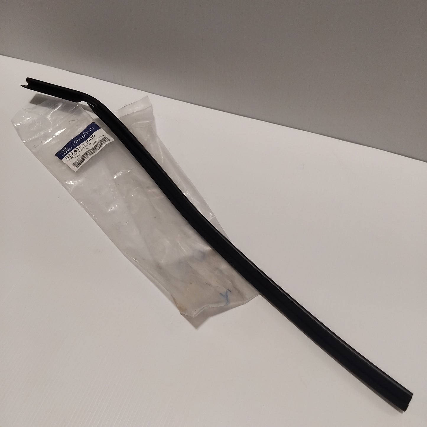 Genuine Hyundai W/Strip-Rr Dr Belt I | 832411J000
